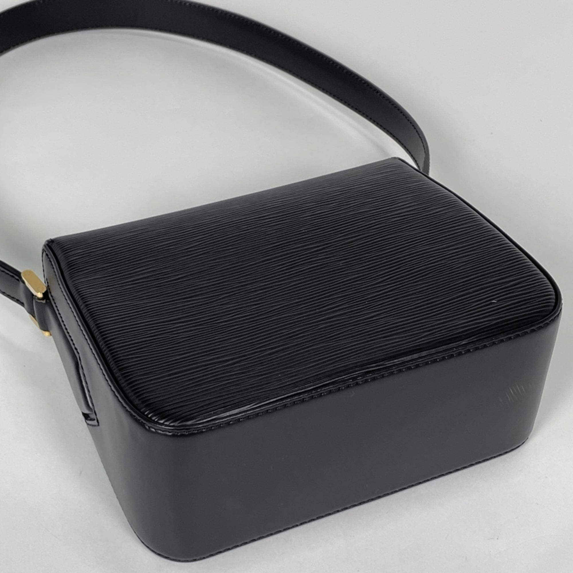 Louis Vuitton Epi Black Noir Epi Leather Shoulder Bag (Pre-Owned)