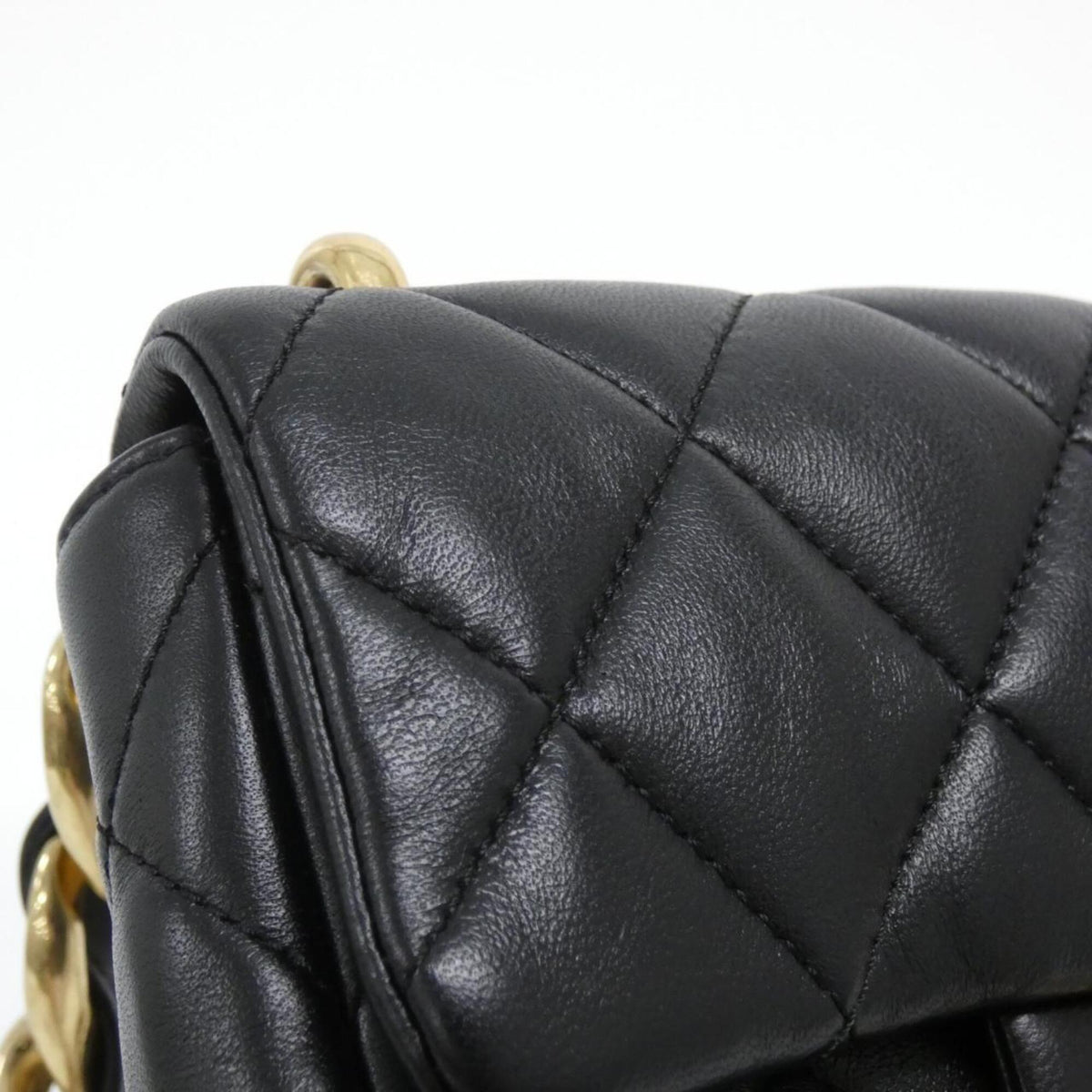 Chanel Black Leather Shoulder Bag (Pre-Owned)