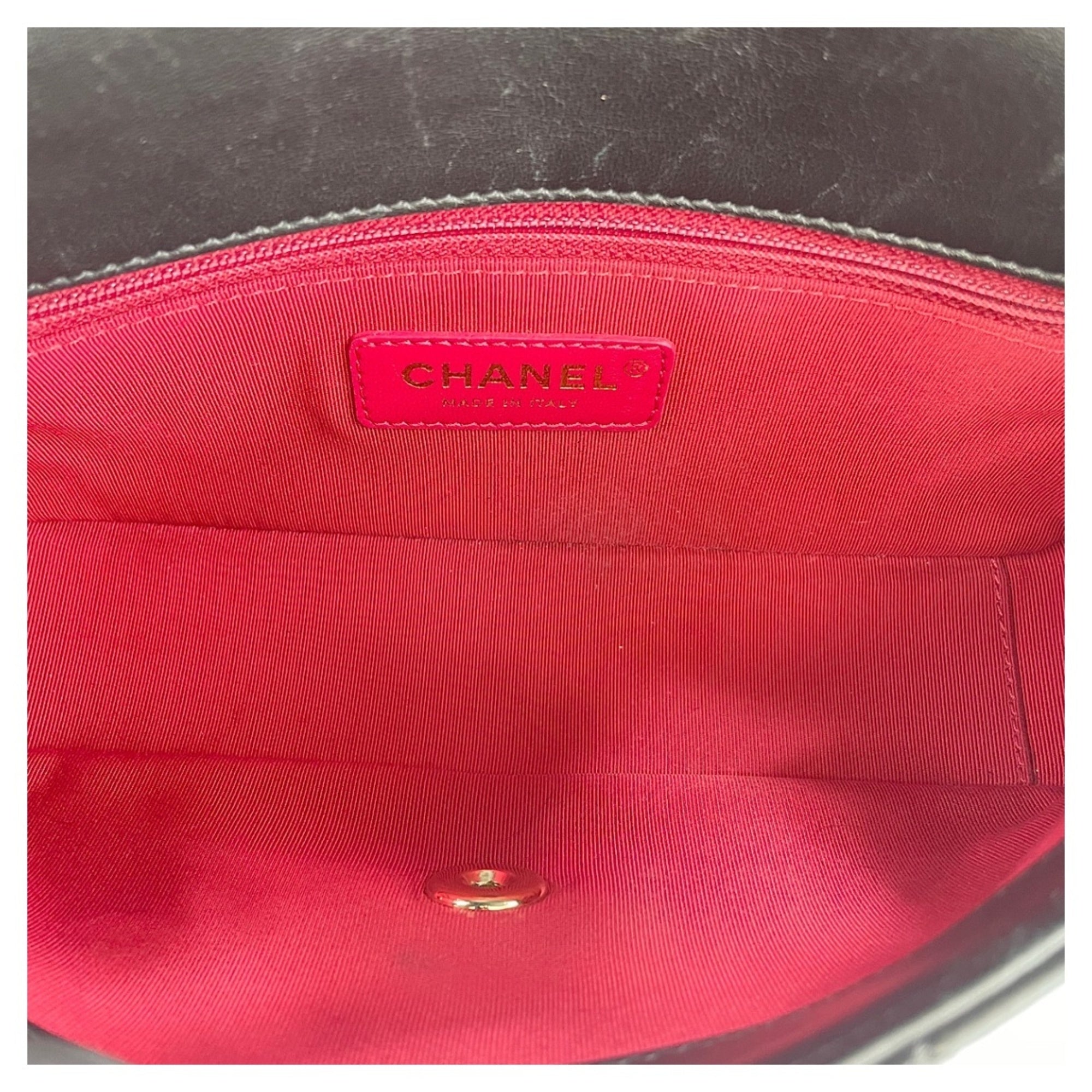 Chanel Black Shoulder Bag (Pre-Owned)