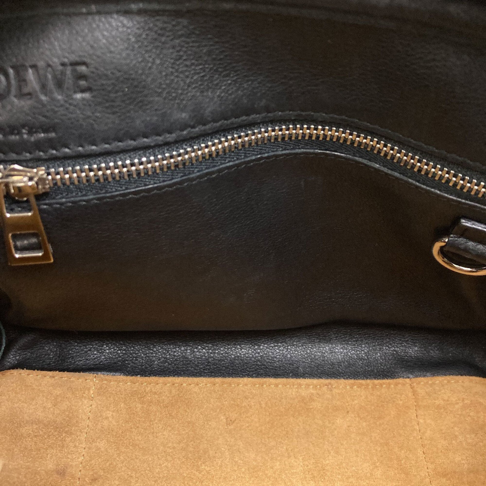 Loewe Black Leather Handbag (Pre-Owned)