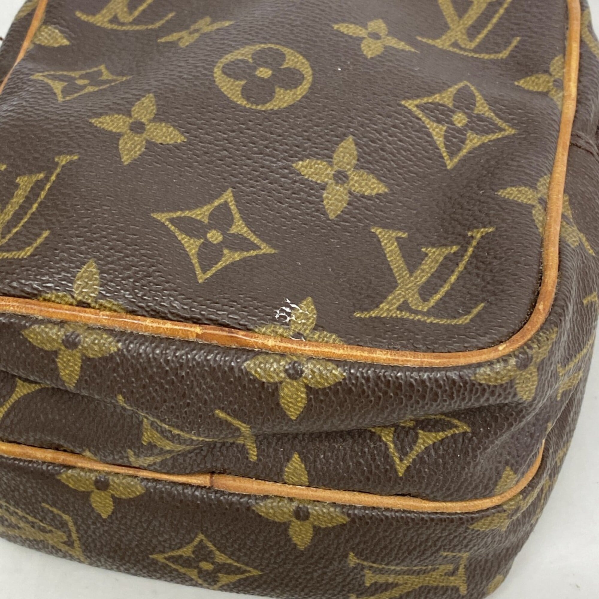Louis Vuitton Brown Shoulder Bag (Pre-Owned)