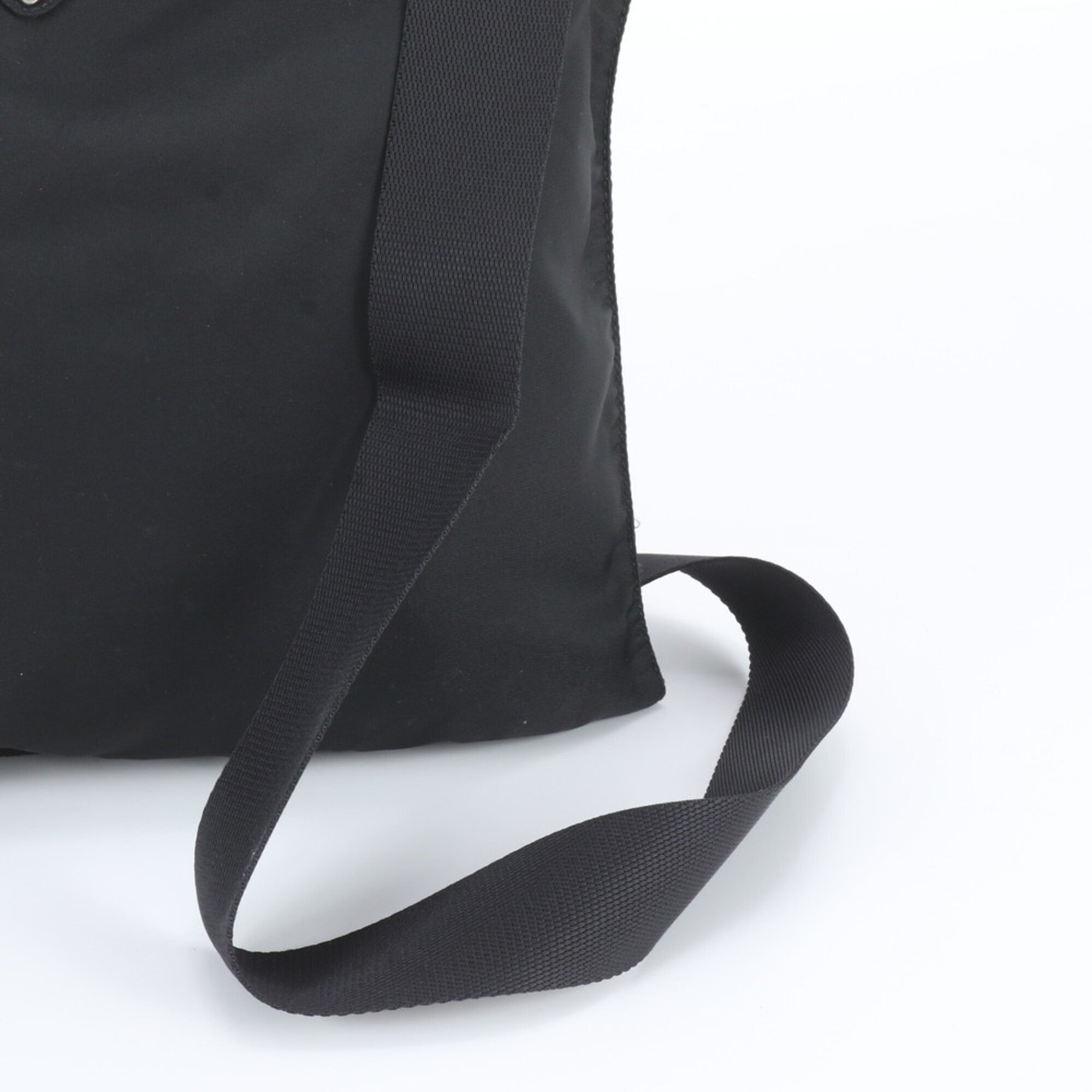 Prada Black Leather Nylon Messenger Bag Shoulder Bag (Pre-Owned)