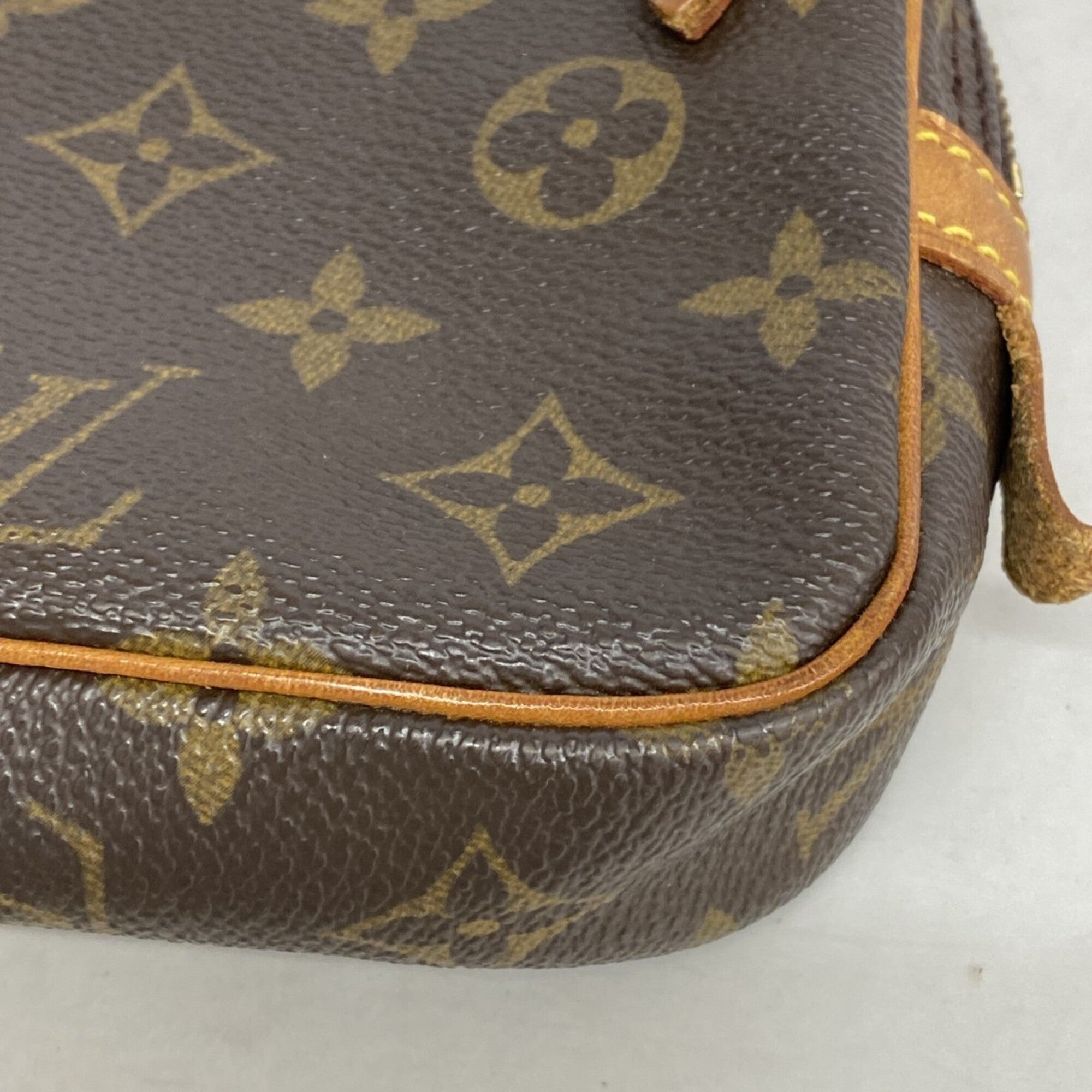 Louis Vuitton Brown Shoulder Bag (Pre-Owned)