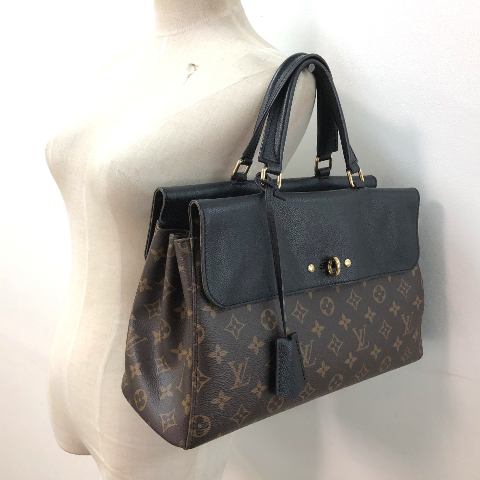 Louis Vuitton Black Other Handbag (Pre-Owned)