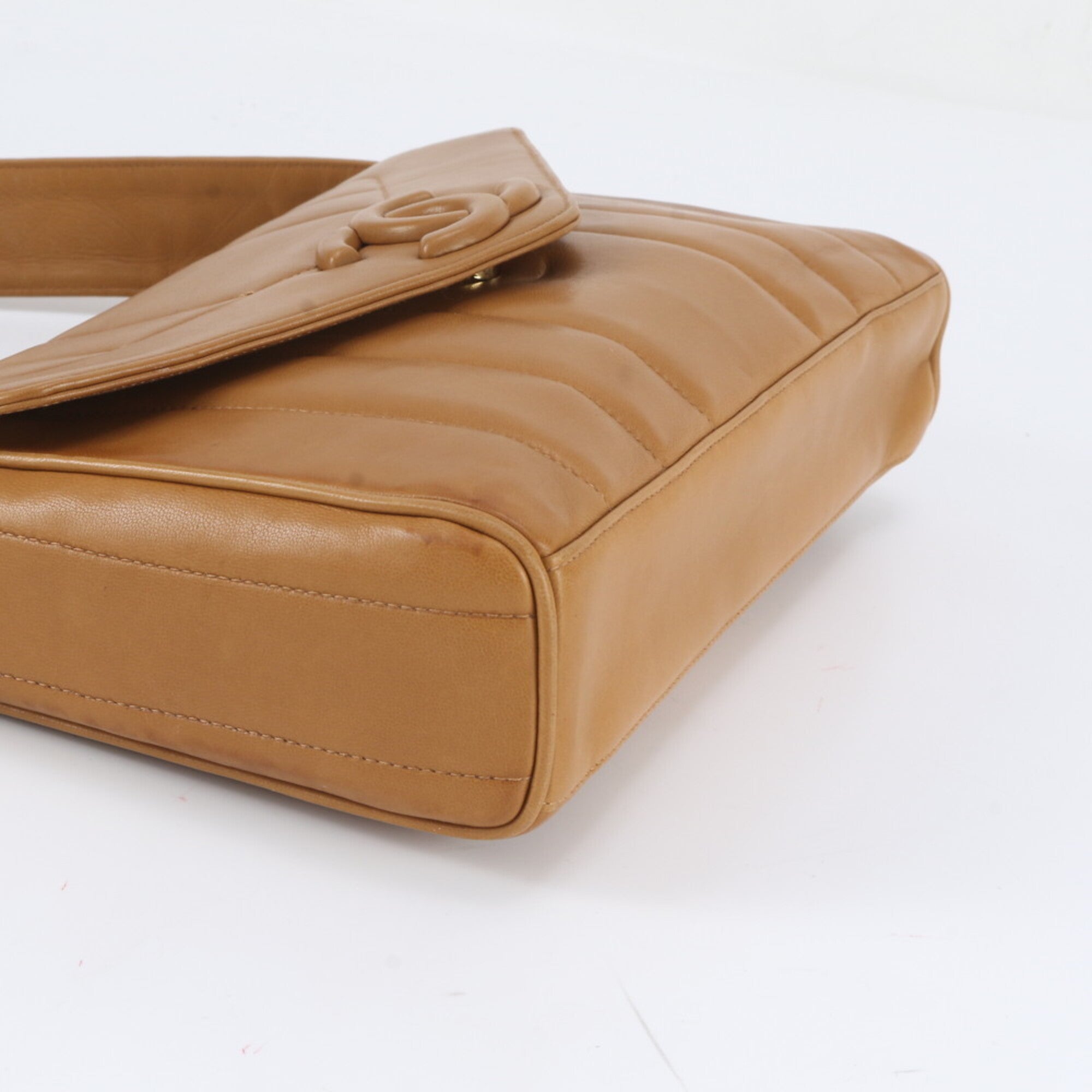 Chanel Brown Leather Shoulder Bag (Pre-Owned)