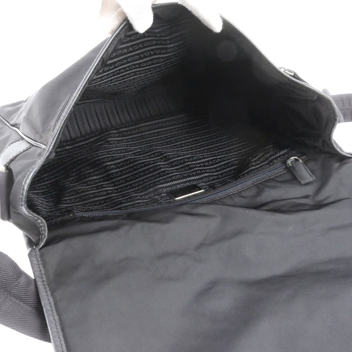 Prada Black Leather Nylon Messenger Bag Shoulder Bag (Pre-Owned)