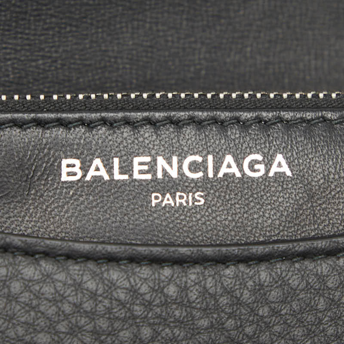 Balenciaga Black Leather Shoulder Bag (Pre-Owned)