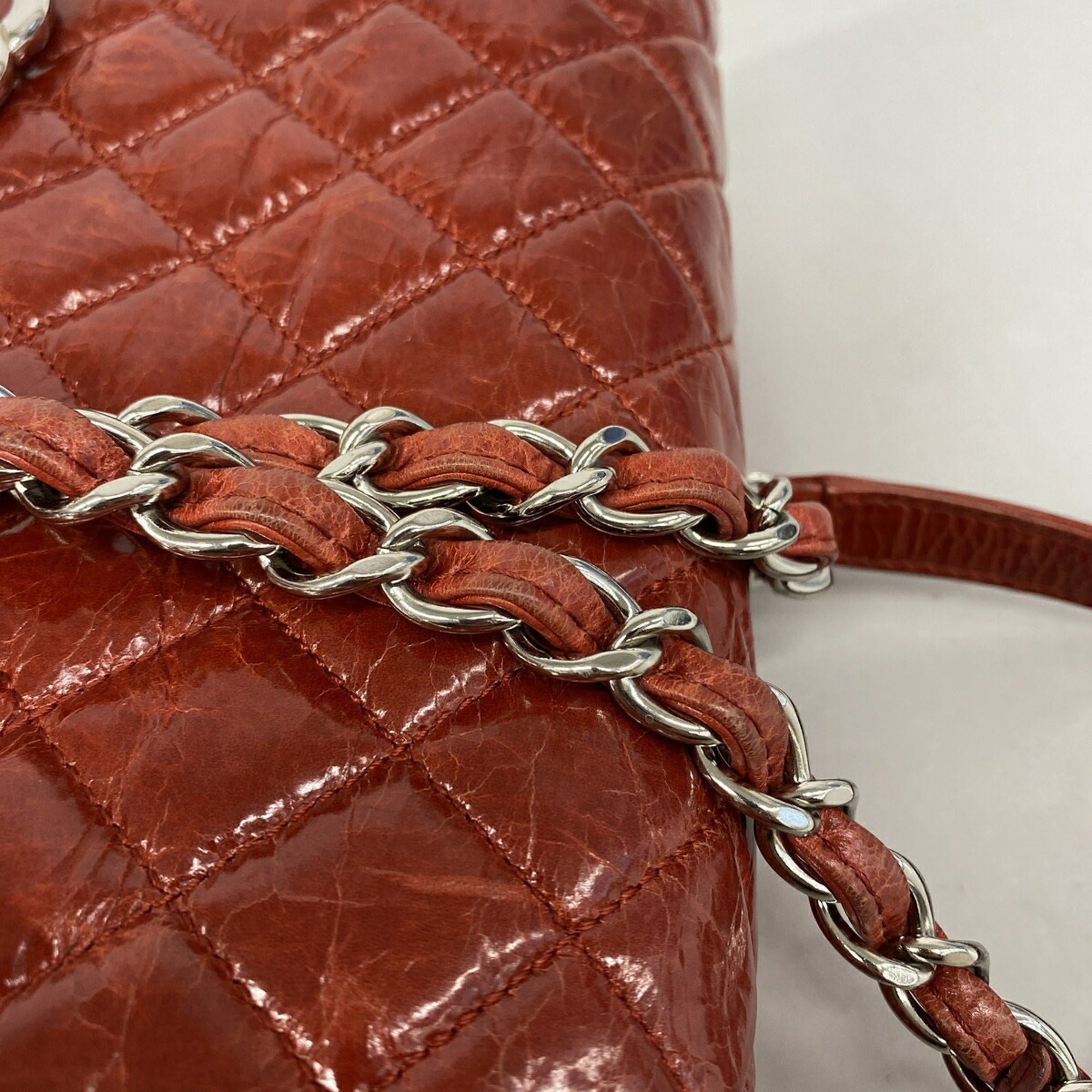Chanel Red Color Leather Shoulder Bag (Pre-Owned)