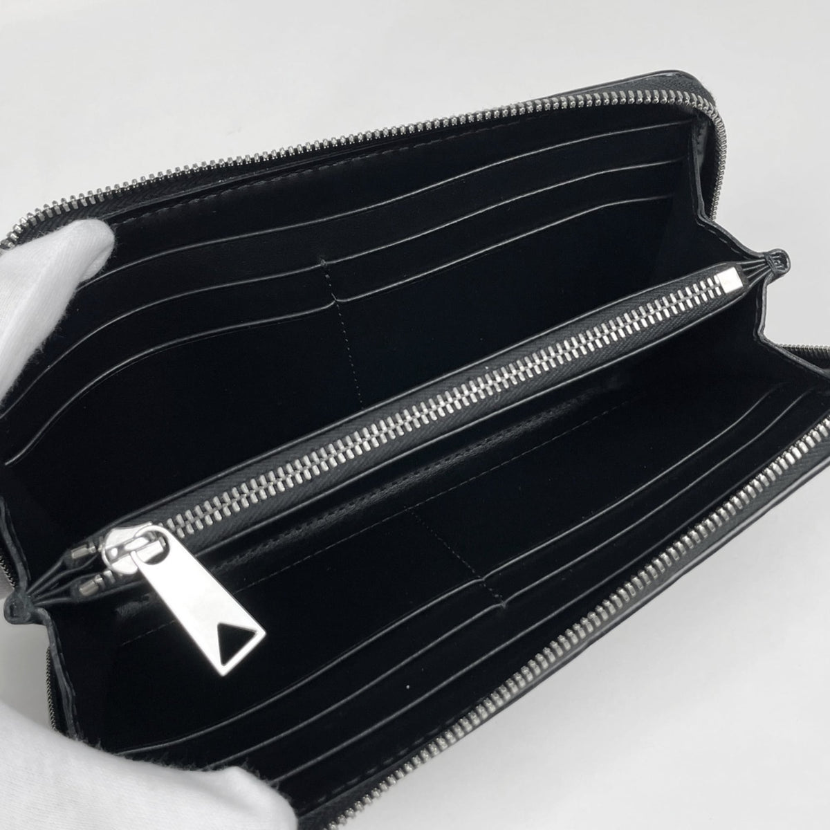 Bottega Veneta Black Leather Long Wallet (Bi-Fold) (Pre-Owned)