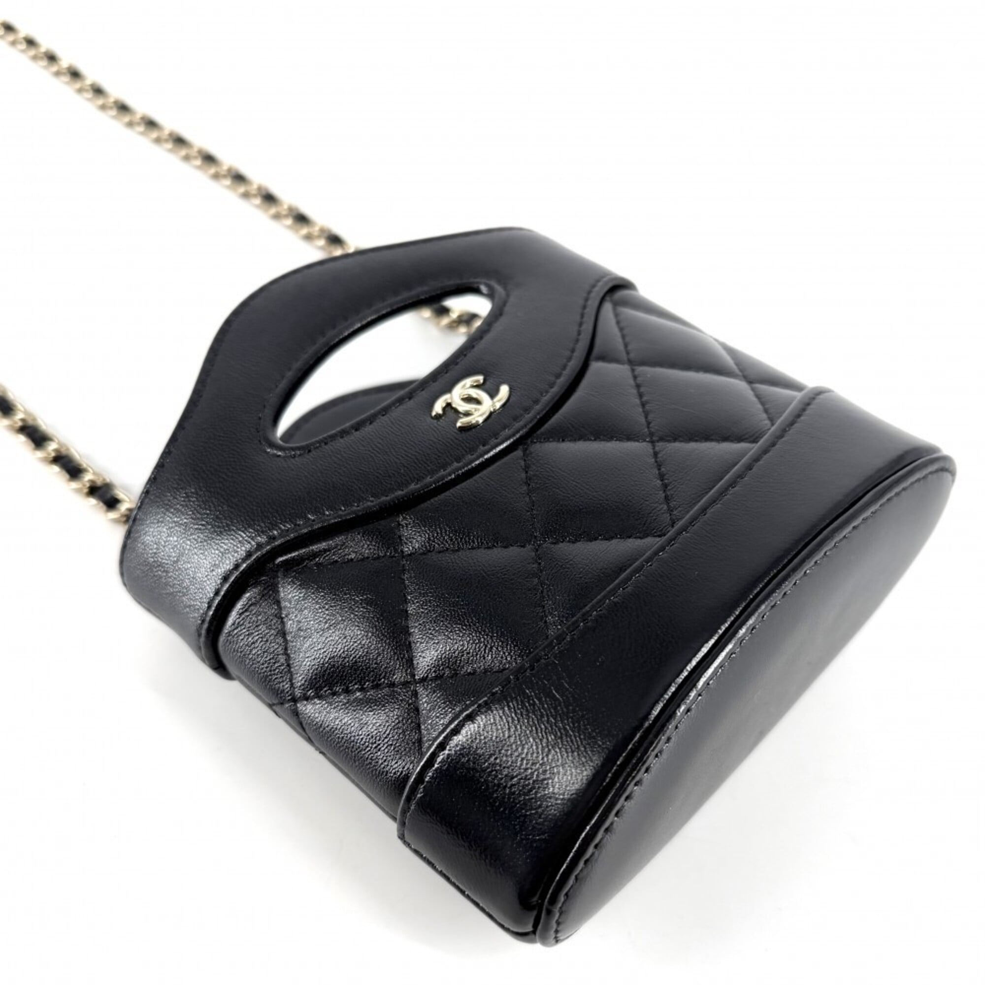 Chanel Matelasse Black Leather Handbag Shoulder Bag (Pre-Owned)
