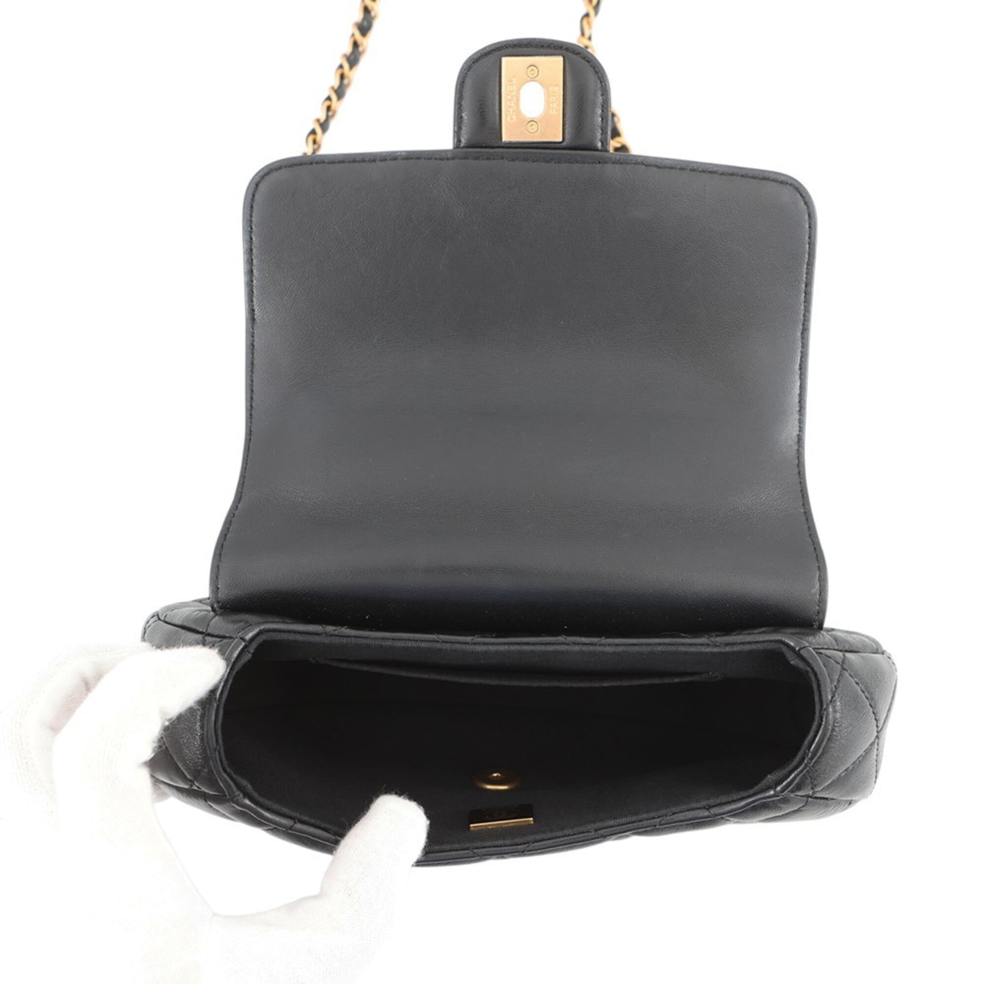 Chanel Black Leather Shoulder Bag (Pre-Owned)