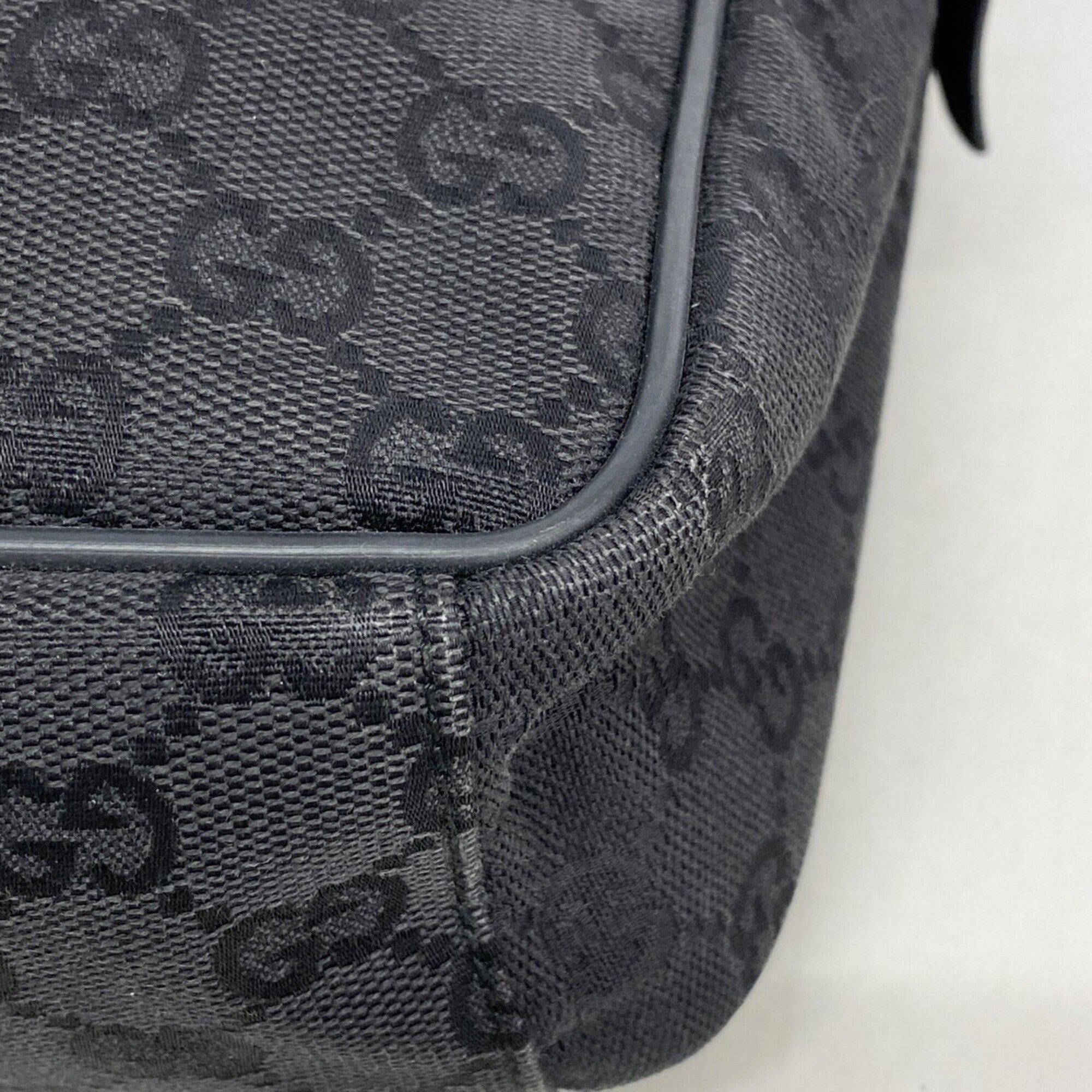 Gucci Black Canvas Shoulder Bag (Pre-Owned)
