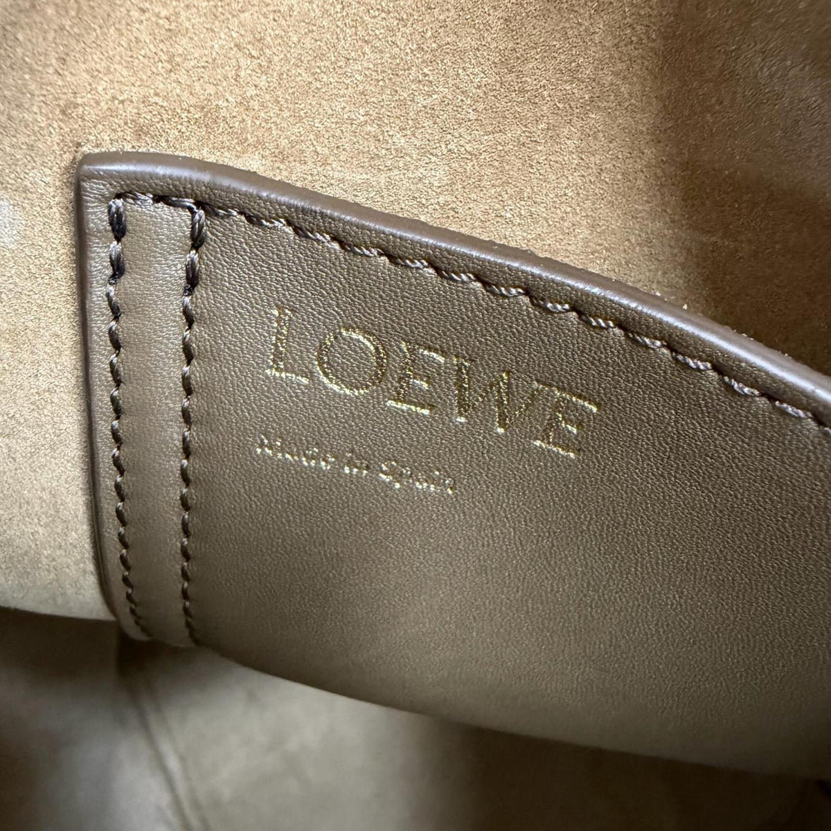 Loewe Khaki Leather Shoulder Bag (Pre-Owned)