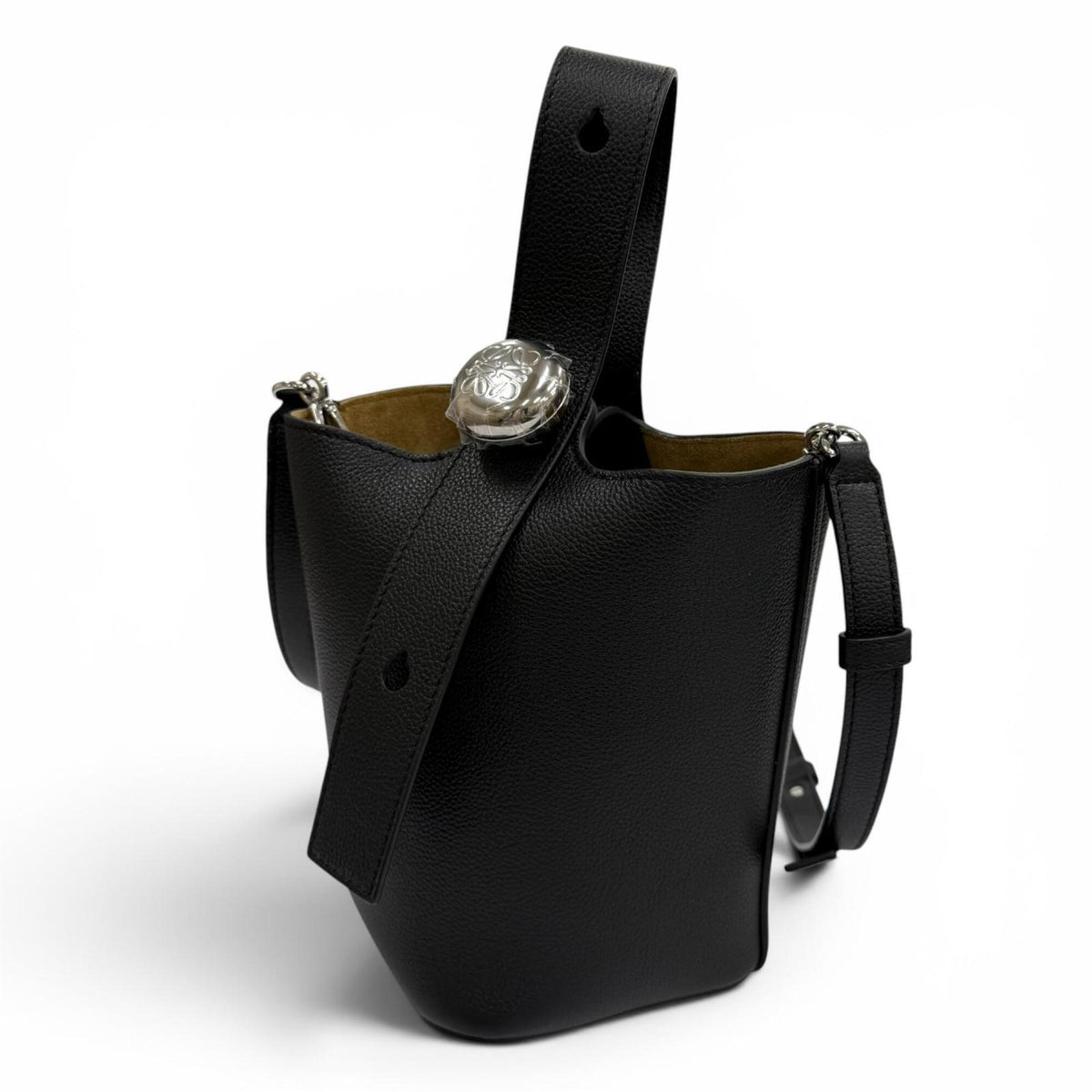 Loewe Black Shoulder Bag (Pre-Owned)