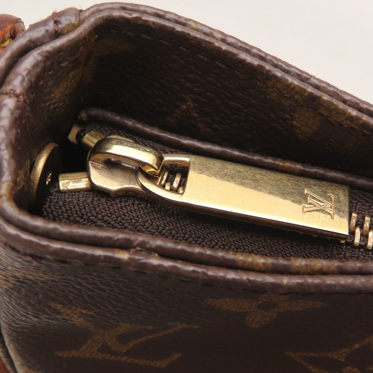 Louis Vuitton Brown Monogram Monogram Shoulder Bag (Pre-Owned)