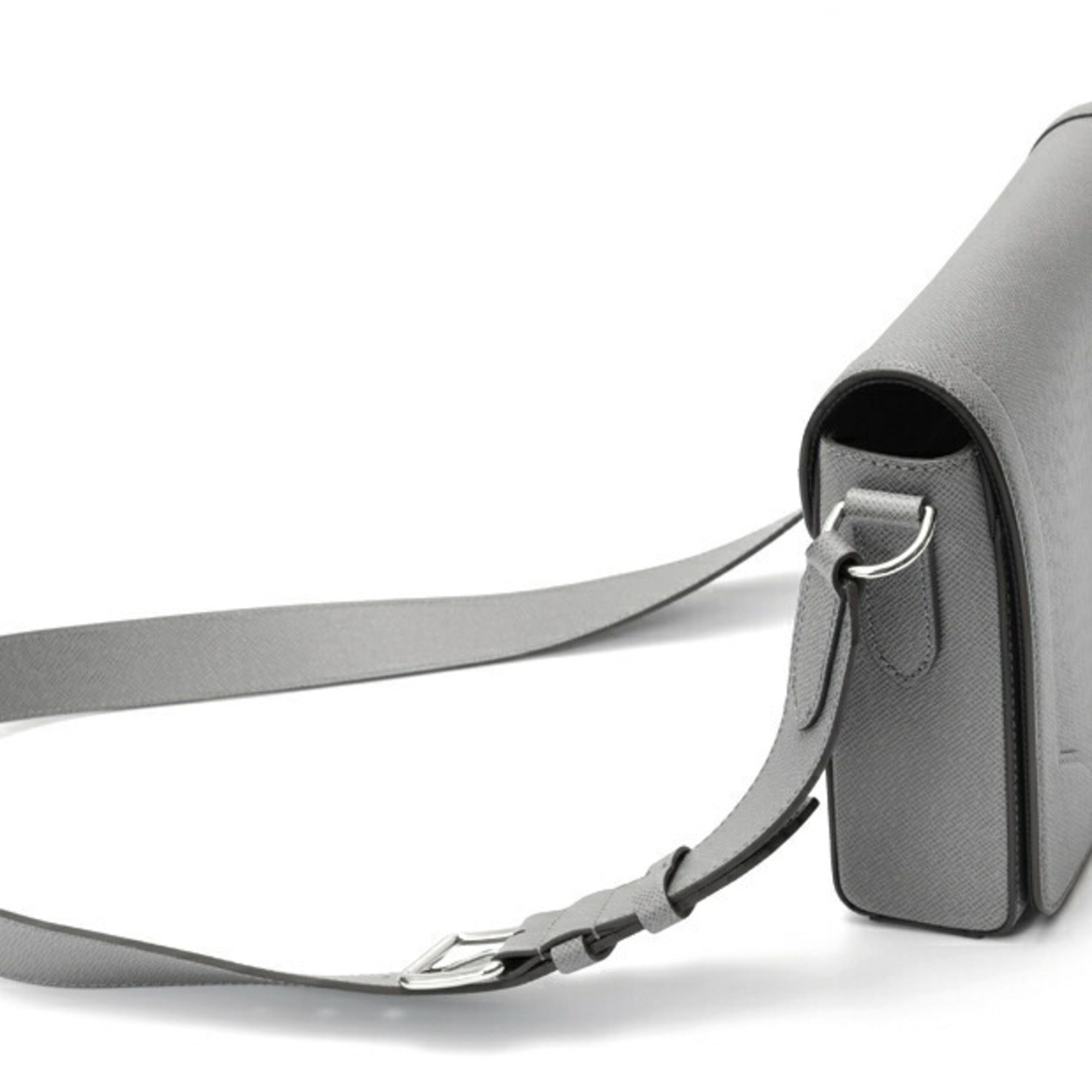 Louis Vuitton Gray Taiga Leather Shoulder Bag (Pre-Owned)