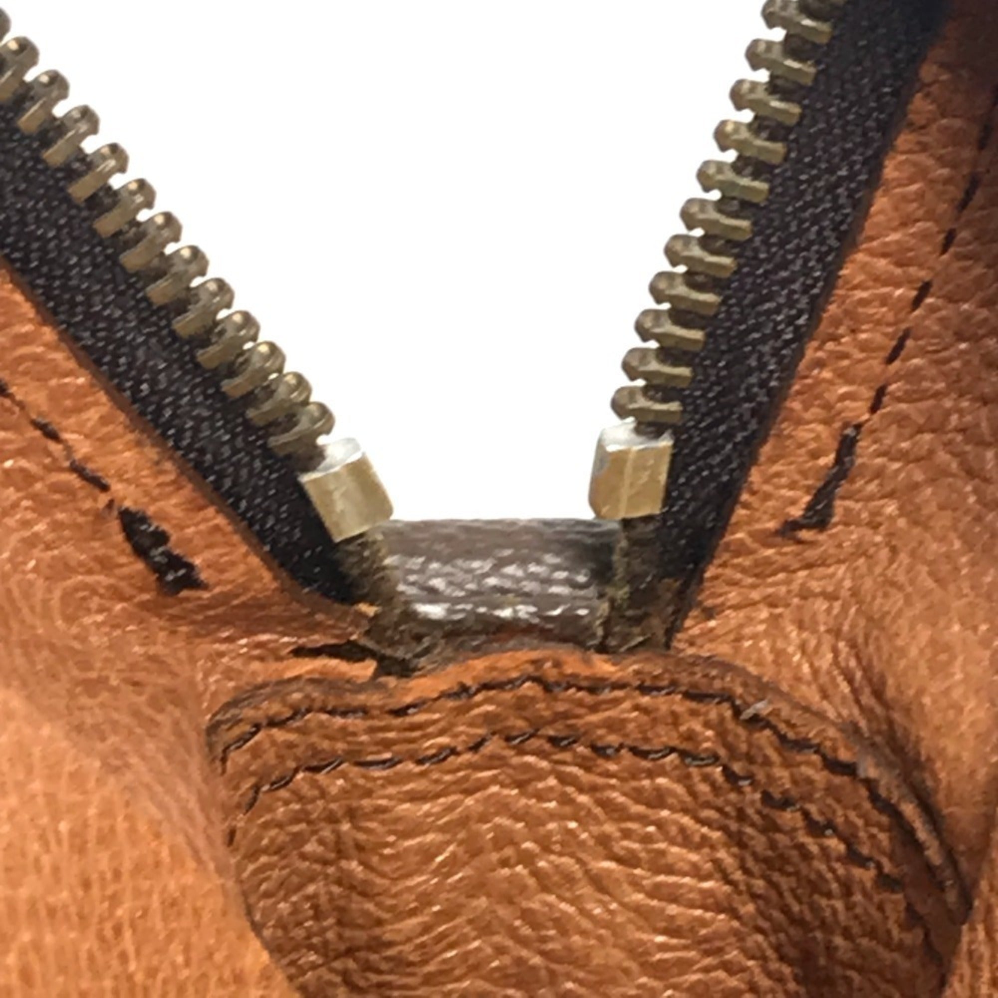 Louis Vuitton Brown Monogram Canvas Pochette Shoulder Bag (Pre-Owned)