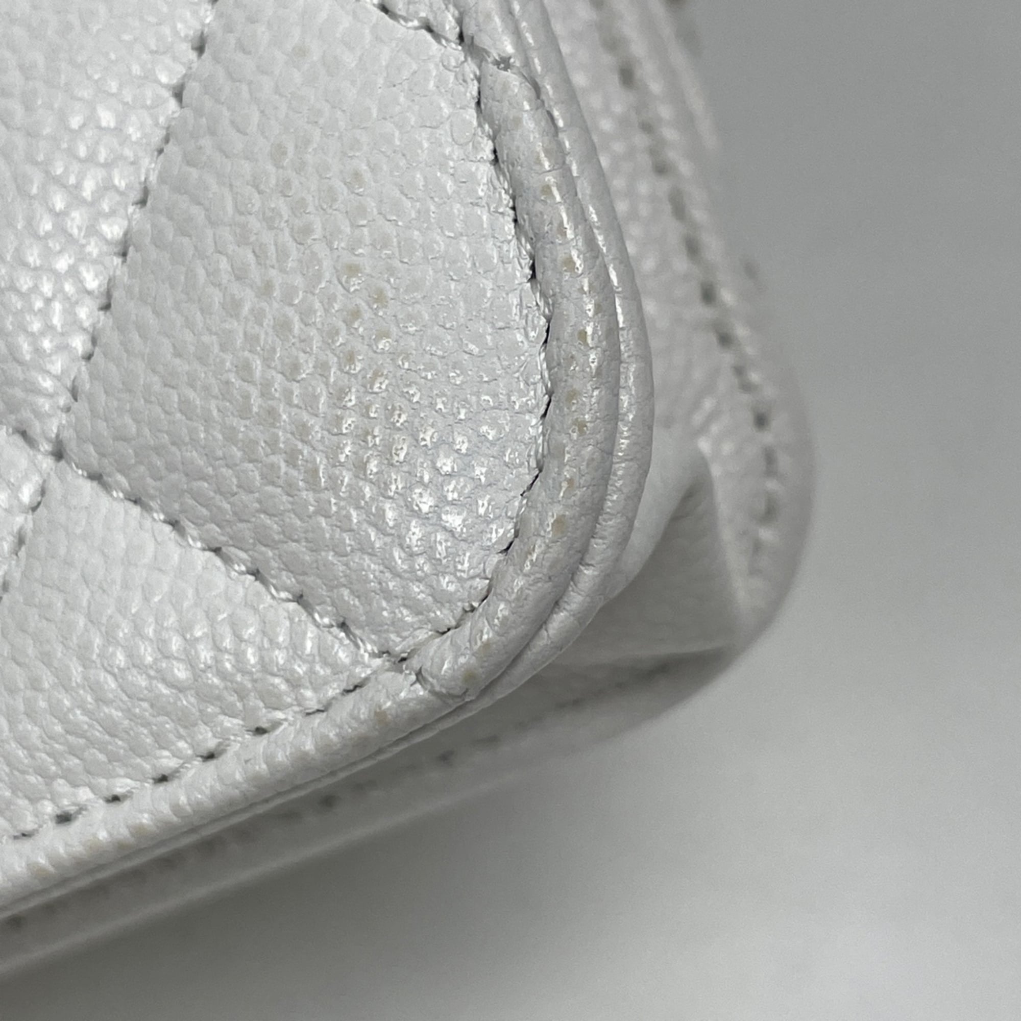 Chanel White Grained Calfskin Chain/Shoulder Wallet (Pre-Owned)