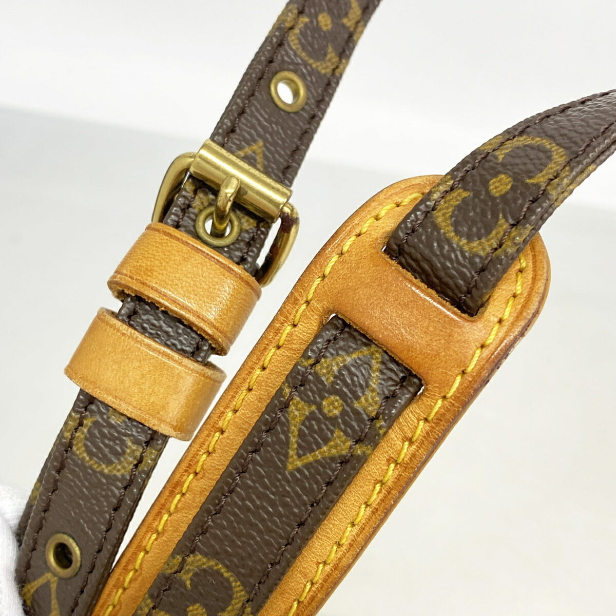Louis Vuitton Brown Shoulder Bag (Pre-Owned)