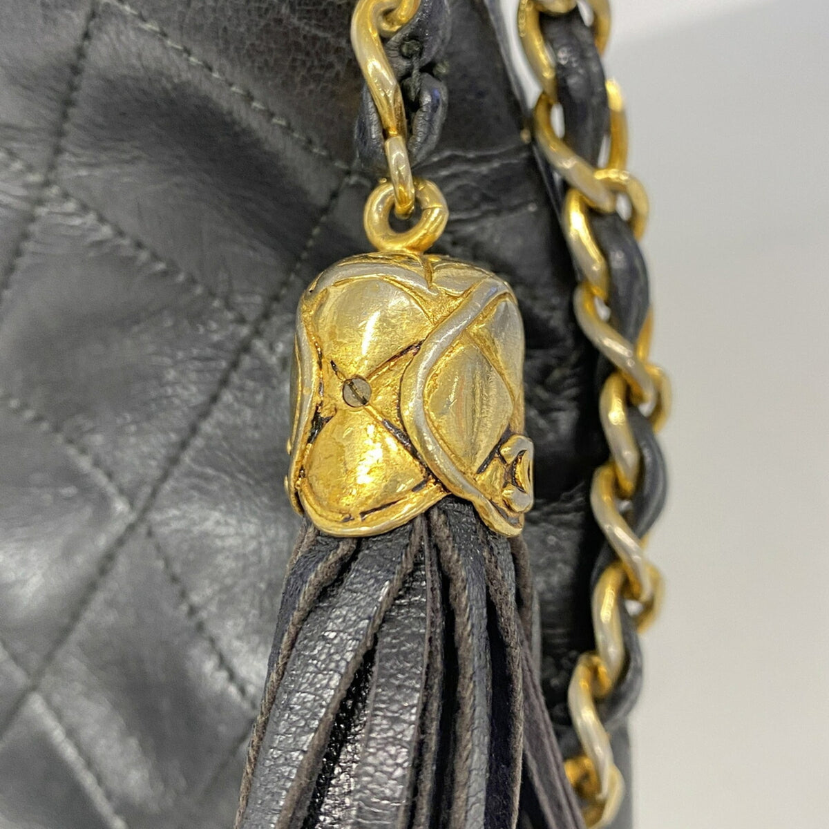 Chanel Black Leather Shoulder Bag (Pre-Owned)