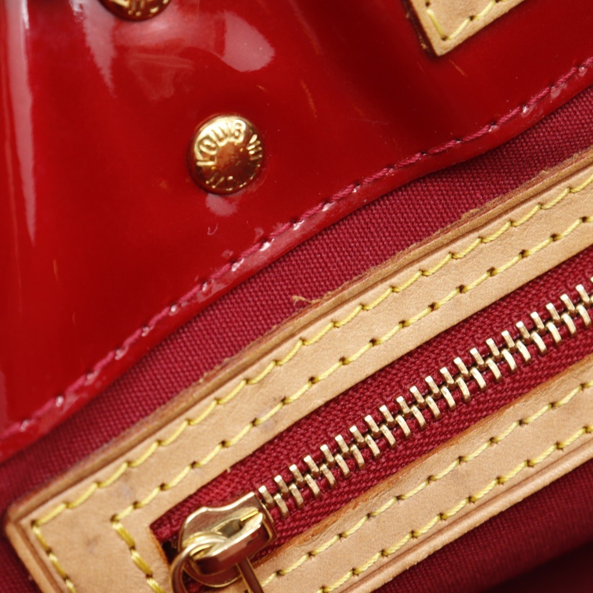 Louis Vuitton Pomme D'amour Red Color Monogram Vernis Handbag (Pre-Owned)