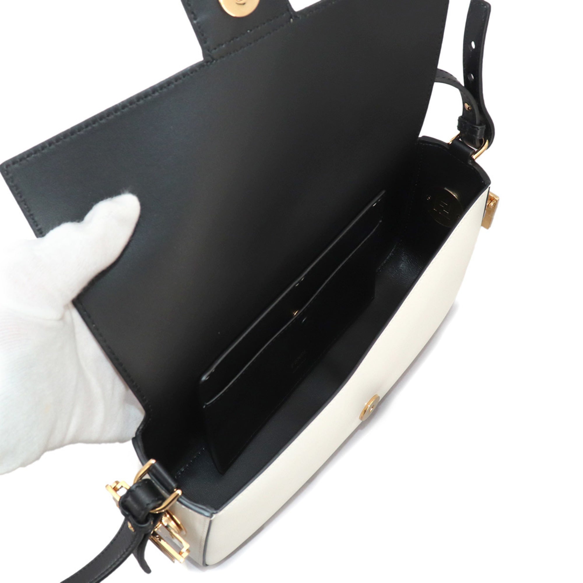 Fendi Black White Leather Handbag (Pre-Owned)