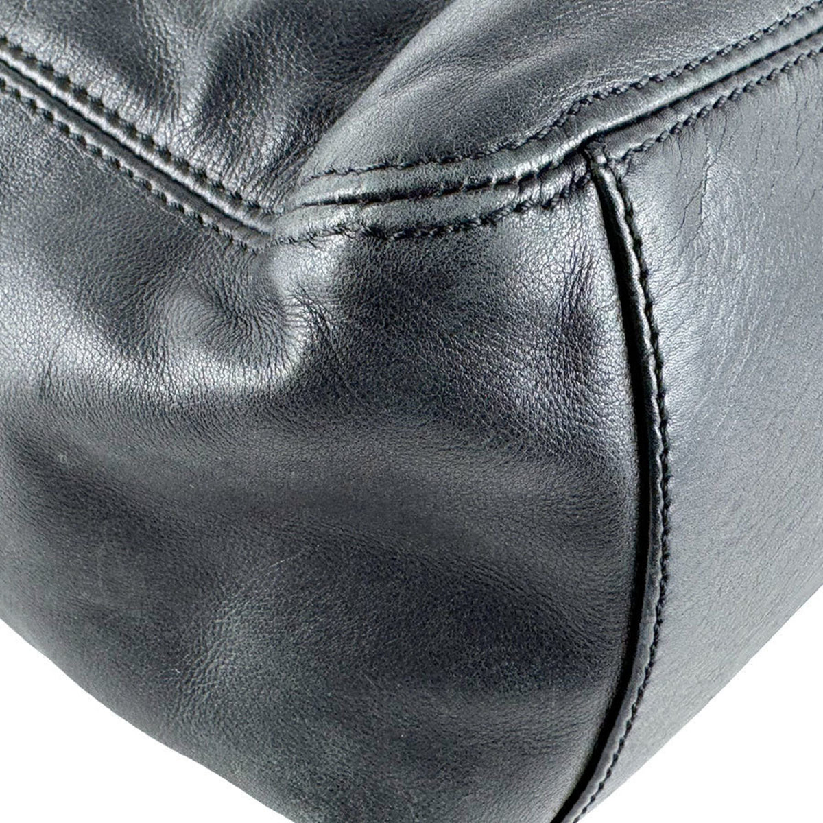Chanel Black Leather Handbag (Pre-Owned)