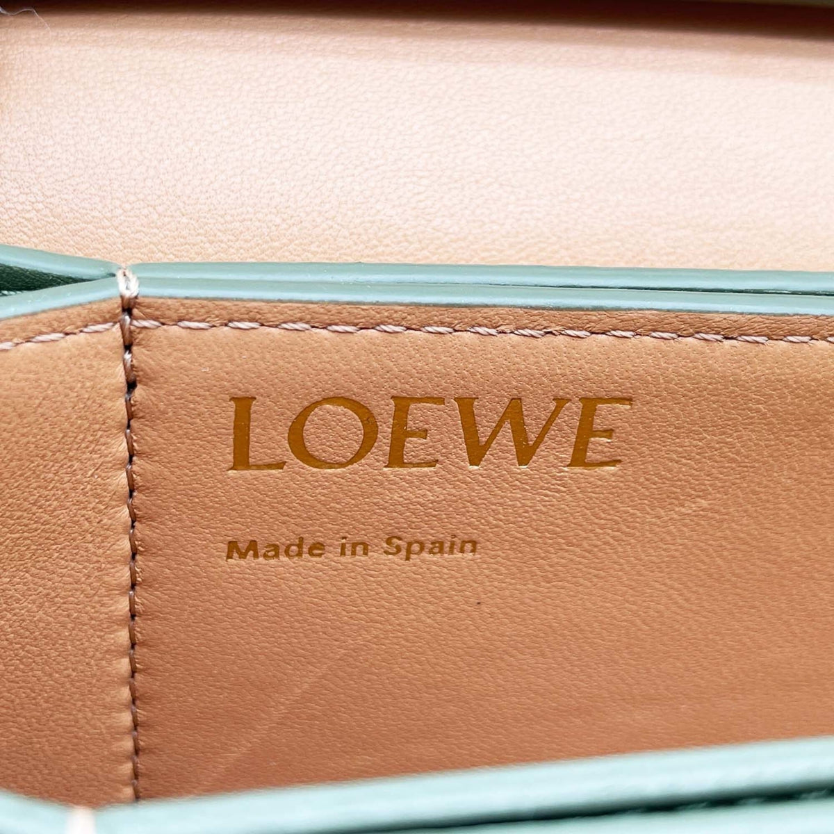 Loewe Gold Green Leather Shoulder Bag (Pre-Owned)