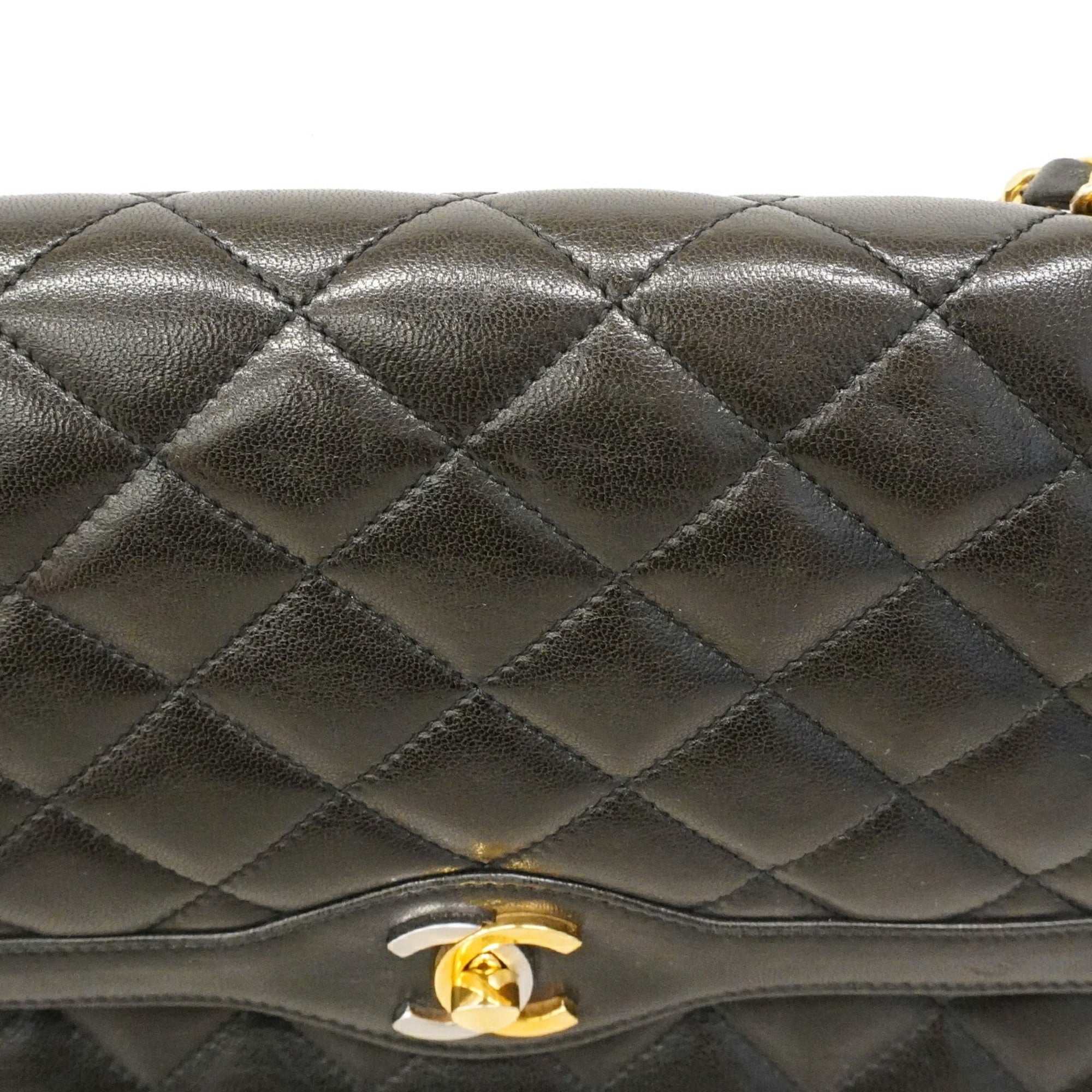 Chanel Black Leather Shoulder Bag (Pre-Owned)