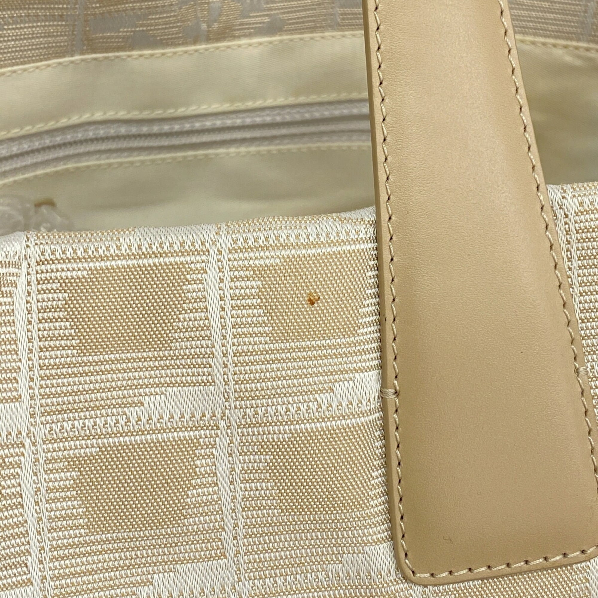 Chanel Beige Nylon Tote Bag (Pre-Owned)