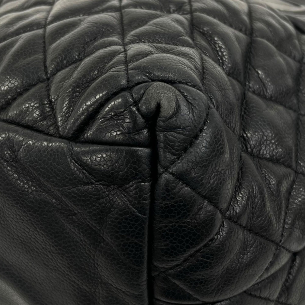 Chanel Black Leather Handbag (Pre-Owned)