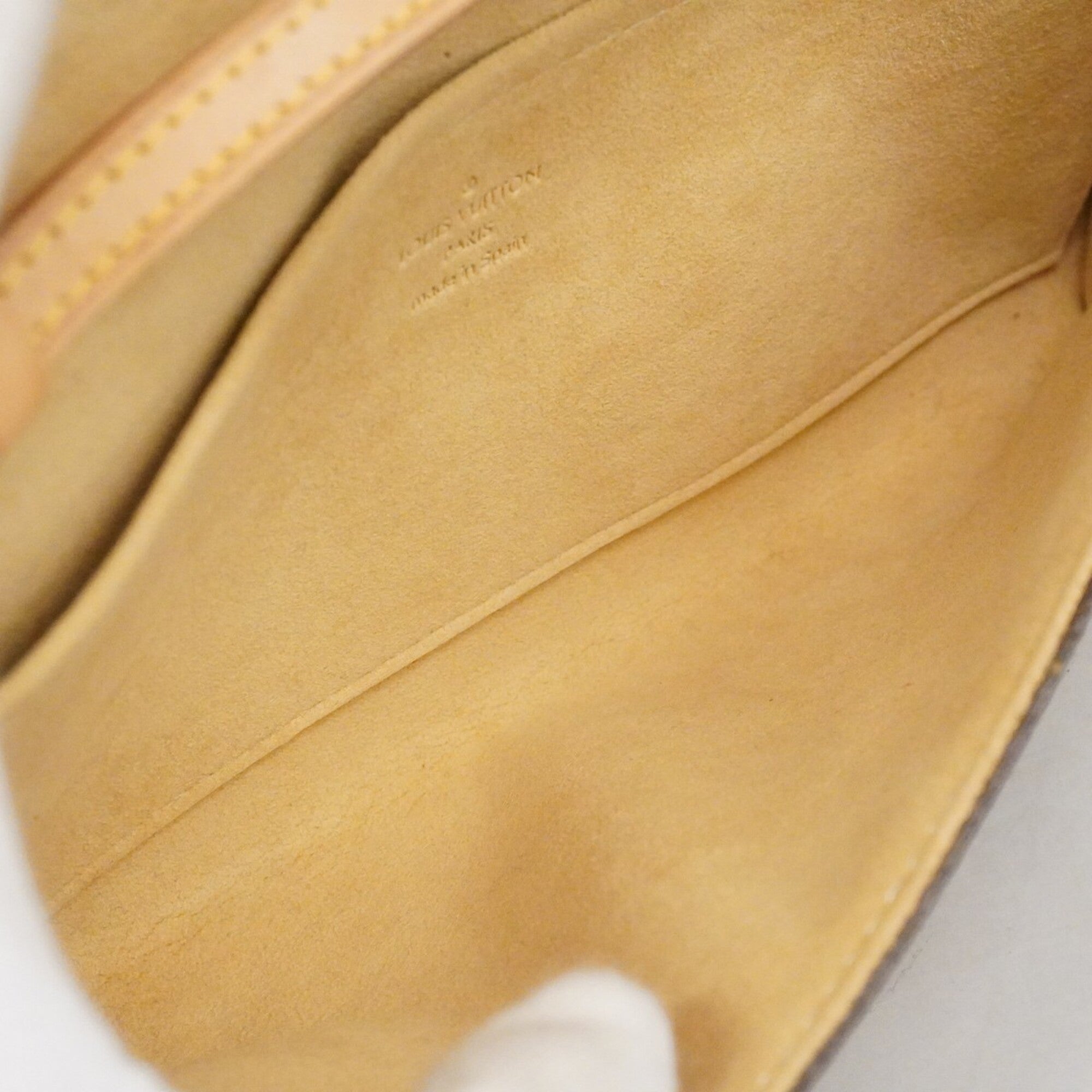 Louis Vuitton Brown Shoulder Bag (Pre-Owned)