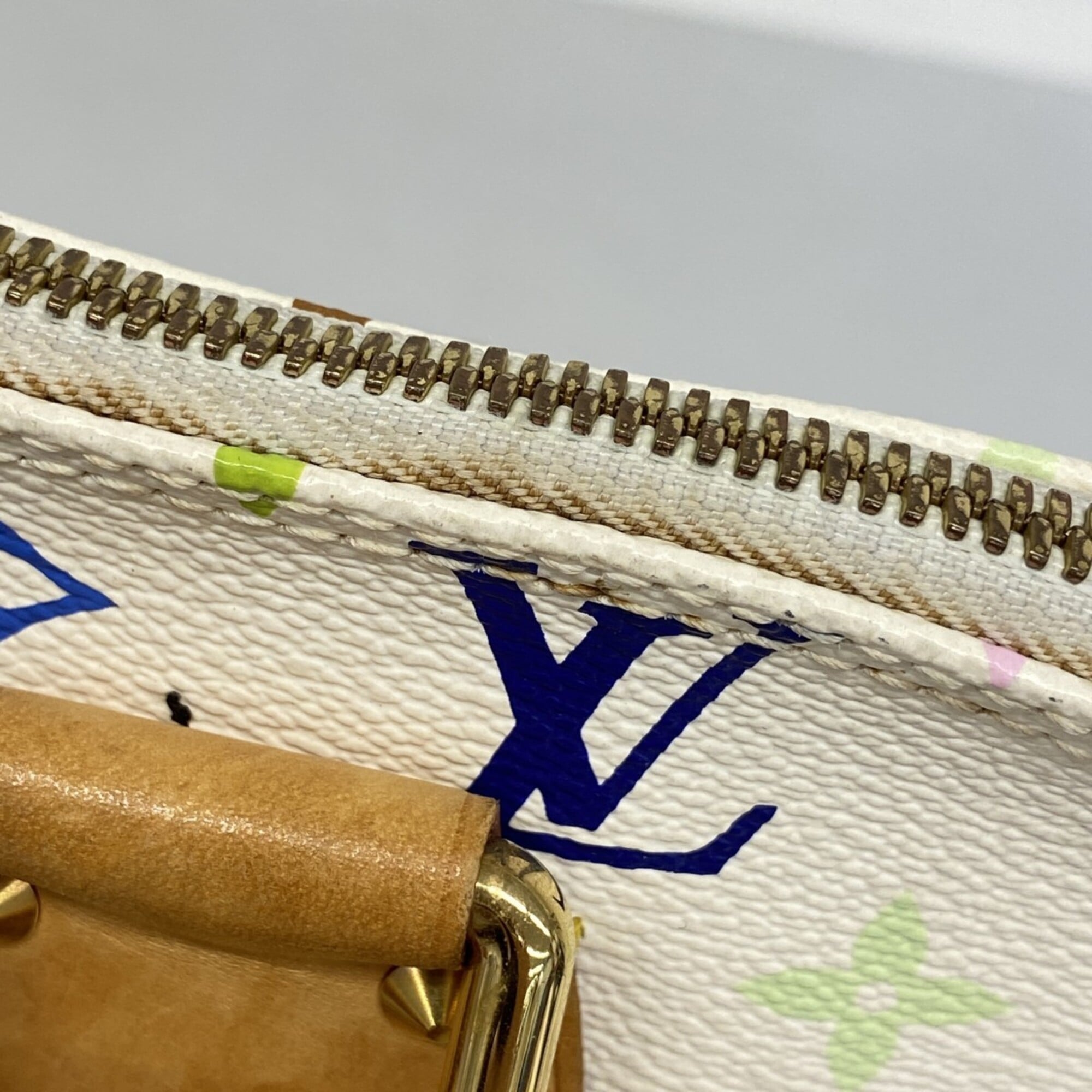 Louis Vuitton Blanc Handbag (Pre-Owned)