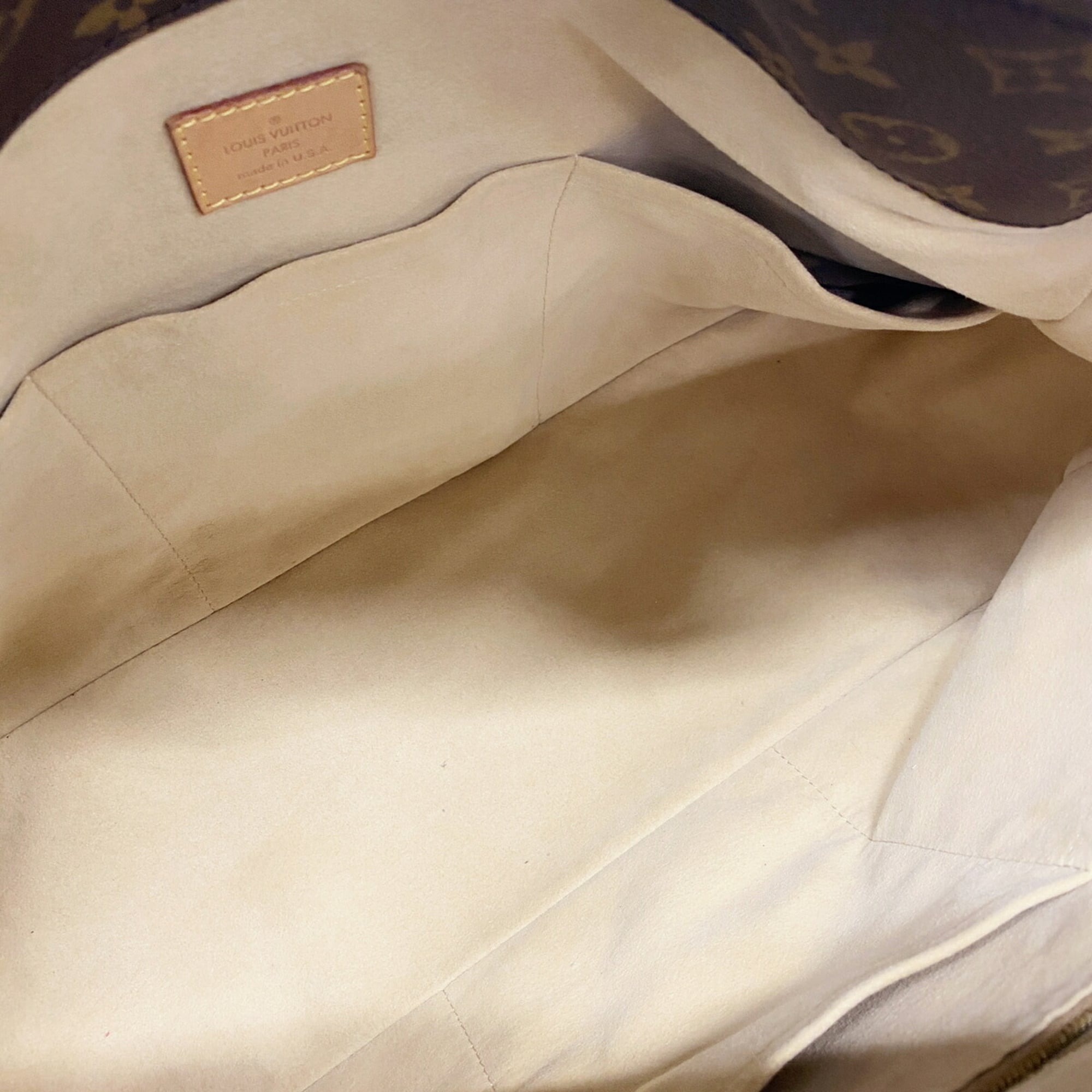Louis Vuitton Brown Shoulder Bag (Pre-Owned)