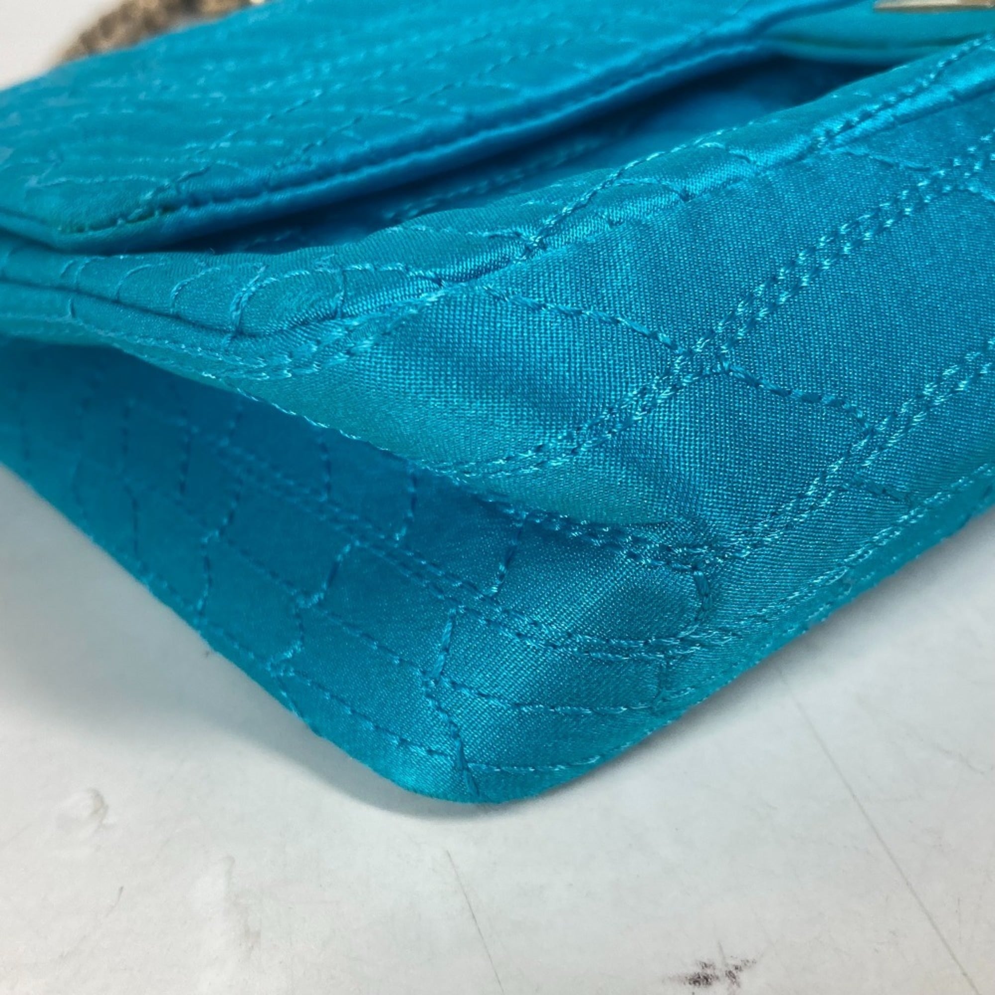 Chanel Blue Nylon Shoulder Bag (Pre-Owned)