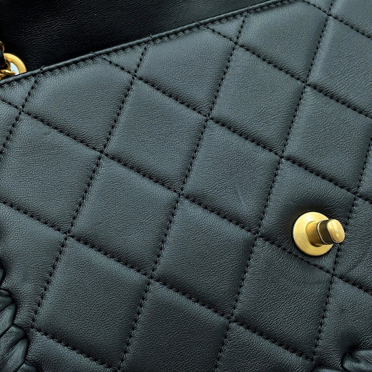 Chanel Matelasse Black Leather Handbag Shoulder Bag (Pre-Owned)