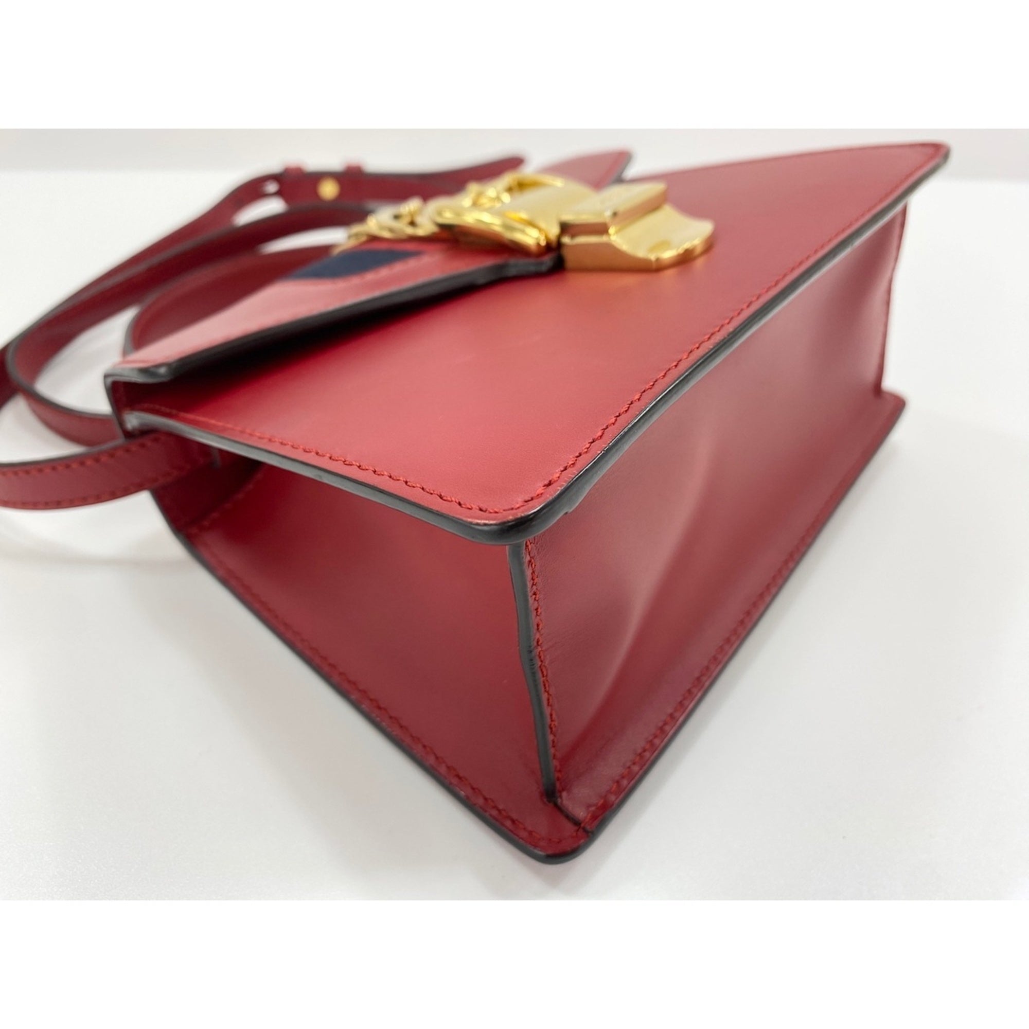 Gucci Red Color Handbag (Pre-Owned)
