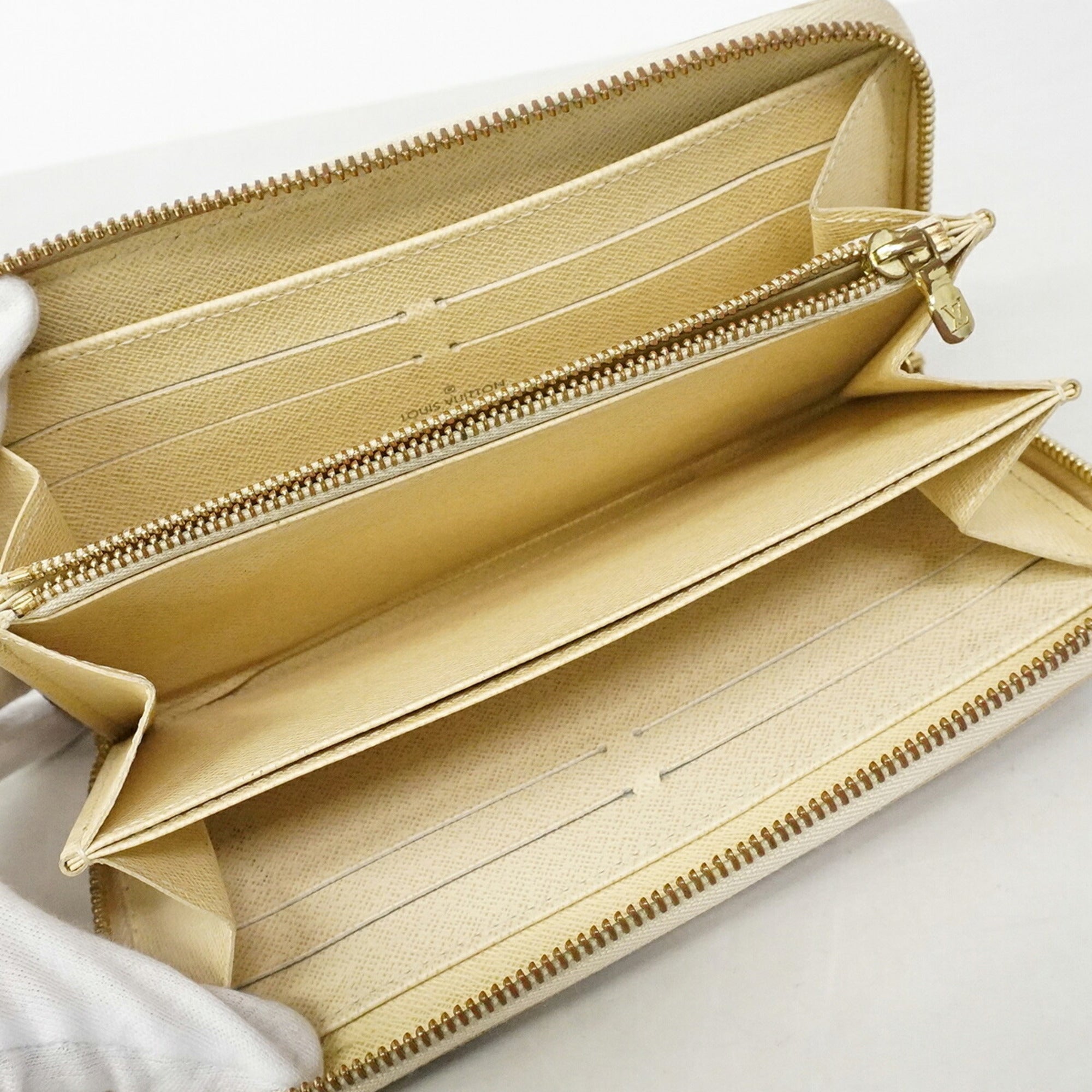 Louis Vuitton White Long Wallet (Bi-Fold) (Pre-Owned)