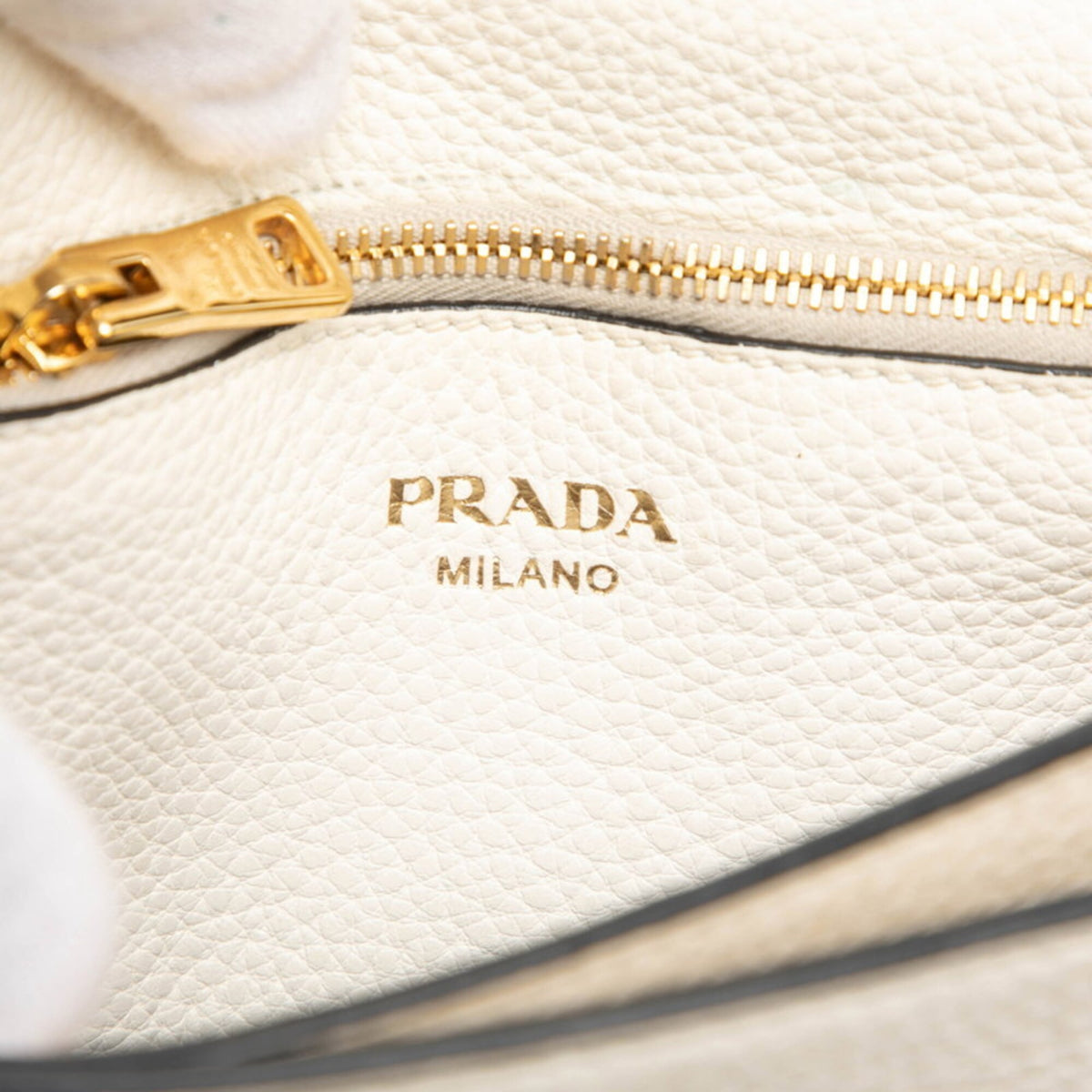 Prada White Leather Shoulder Bag (Pre-Owned)