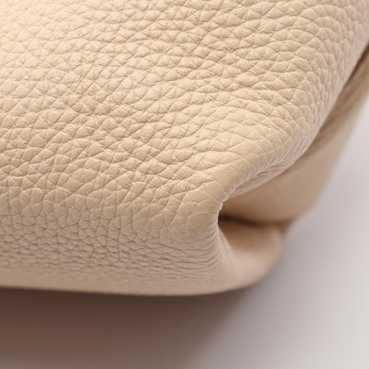 Louis Vuitton Ivory Leather Handbag (Pre-Owned)
