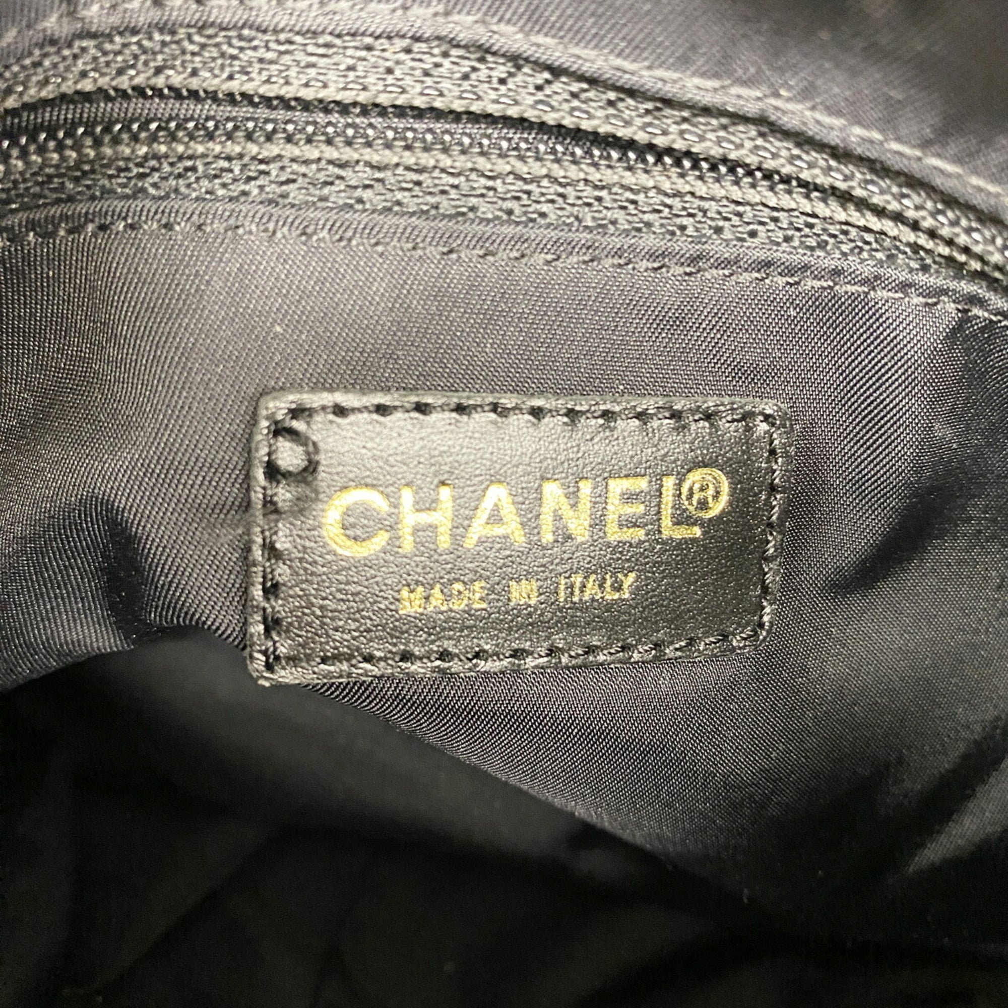 Chanel Black Nylon Shoulder Bag (Pre-Owned)