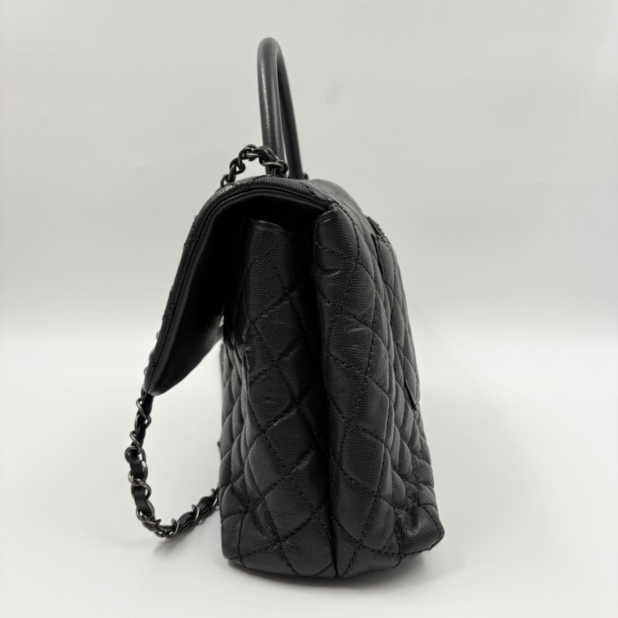 Chanel Matelasse Black Handbag (Pre-Owned)