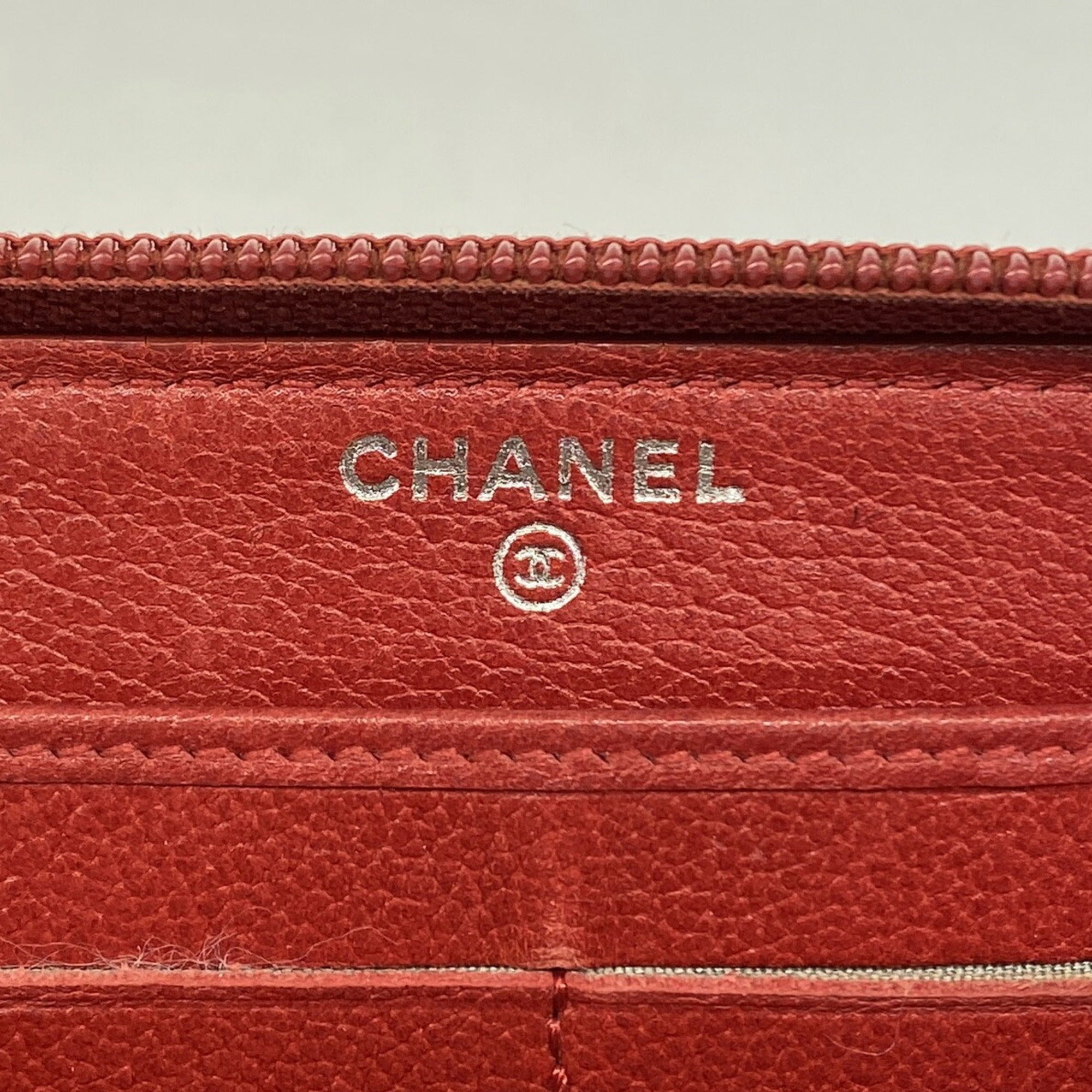 Chanel Red Color Leather Long Wallet (Bi-Fold) (Pre-Owned)