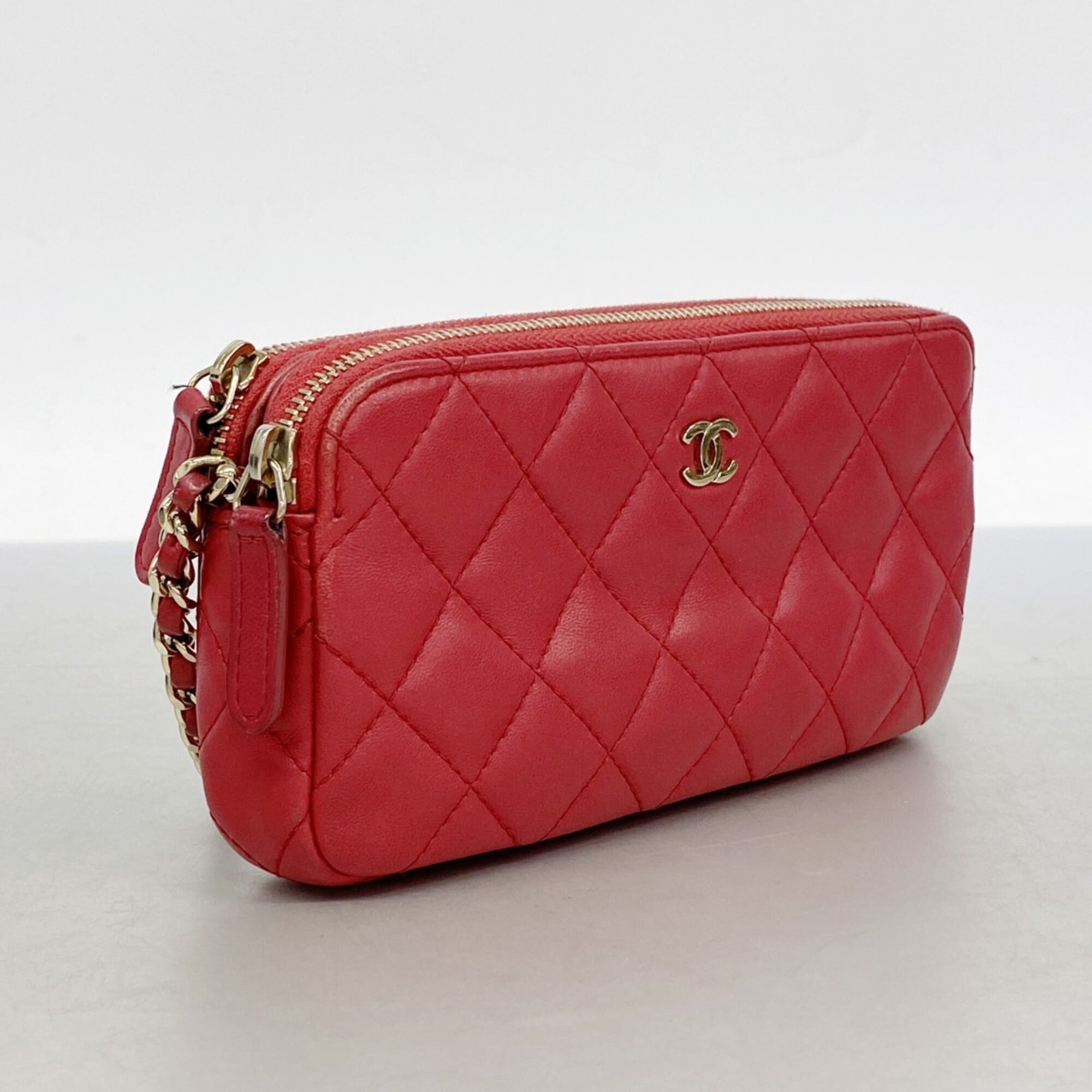 Chanel Red Color Leather Shoulder Bag (Pre-Owned)
