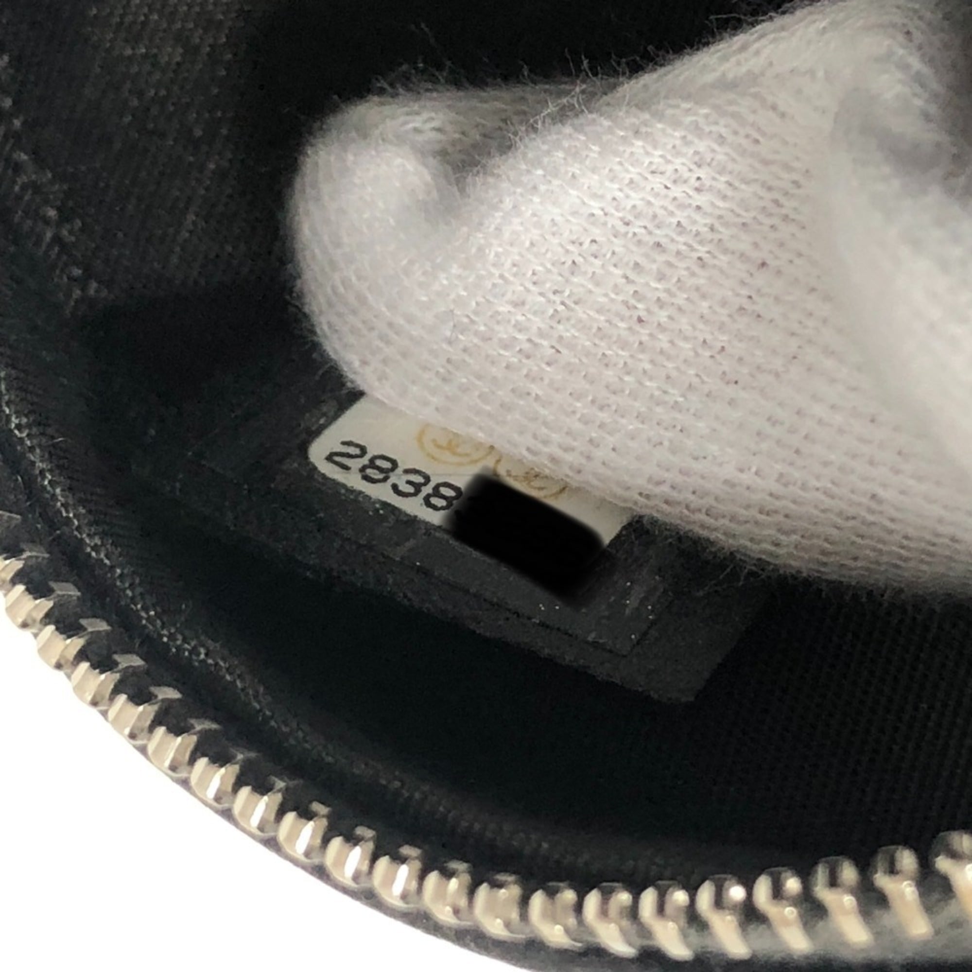 Chanel Gray Leather Shoulder Bag (Pre-Owned)