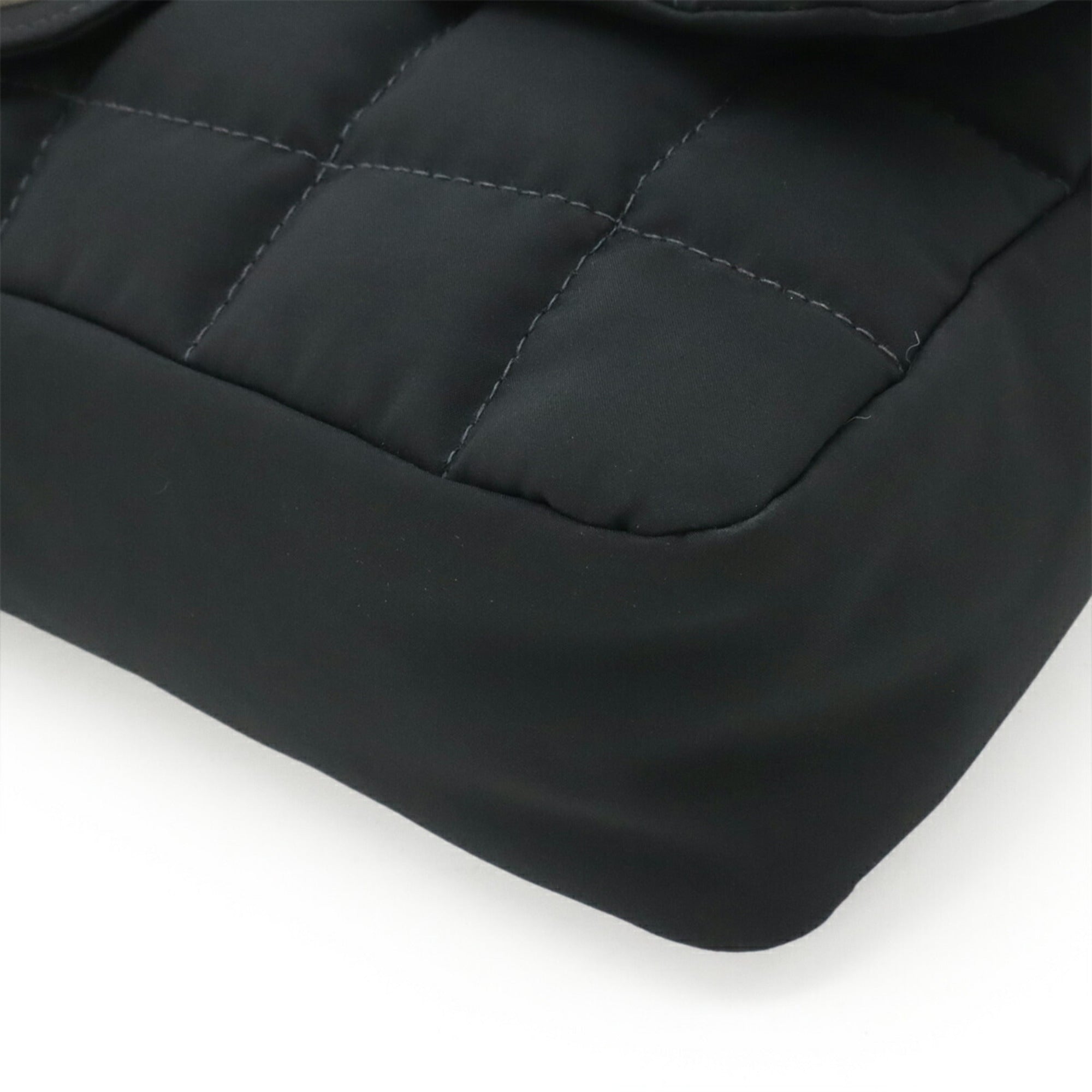 Chanel Black Nylon Shoulder Bag (Pre-Owned)