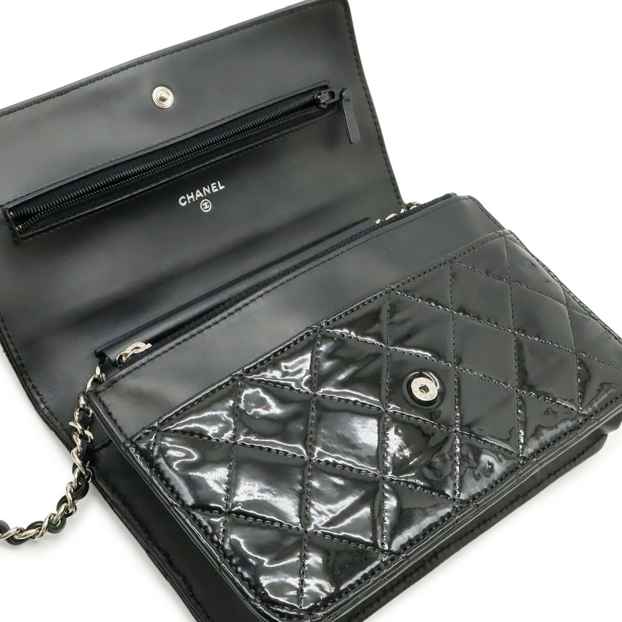 Chanel Black Patent Leather Shoulder Bag (Pre-Owned)