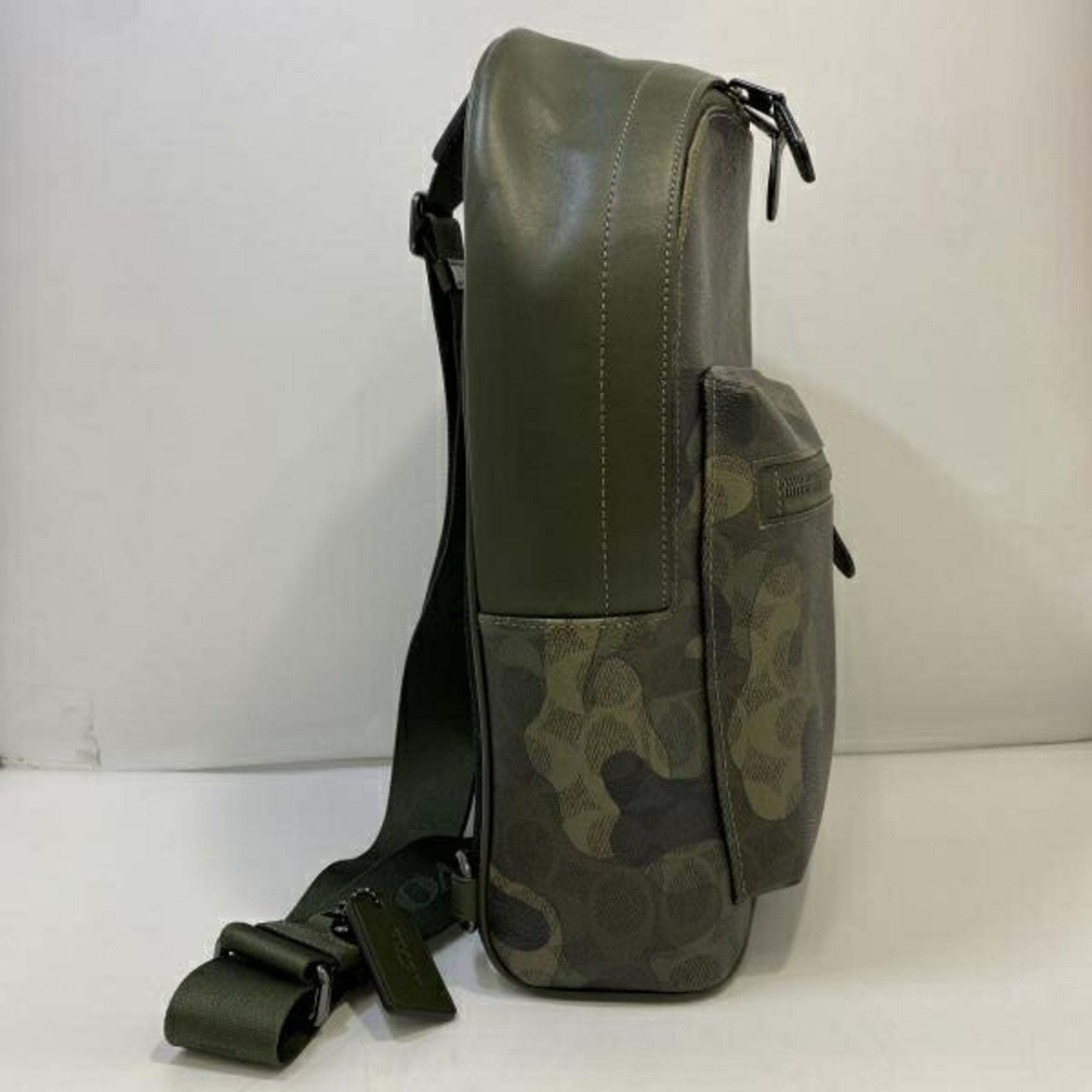 Coach Green Shoulder Bag (Pre-Owned)