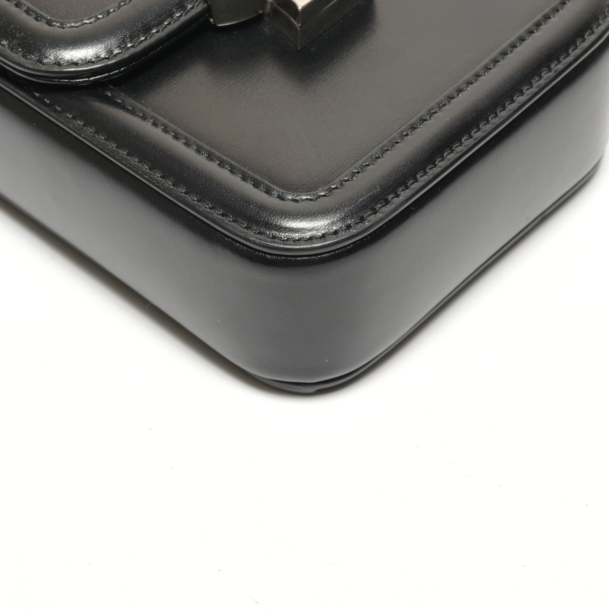 Yves Saint Laurent Black Leather Shoulder Bag (Pre-Owned)