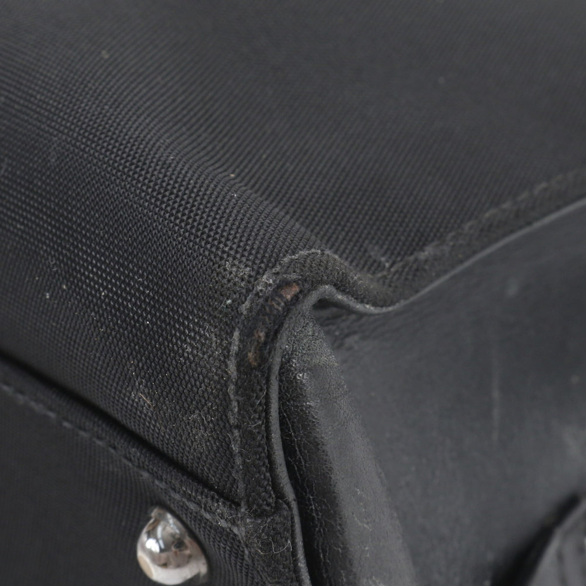Gucci Black Leather Nylon Handbag (Pre-Owned)
